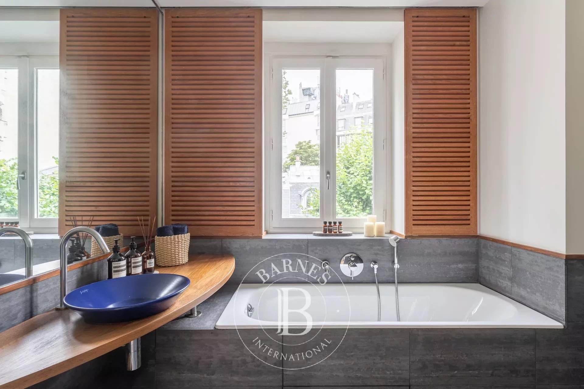 Paris  - Hôtel particulier 15 Pi&egrave;ces 5 Chambres - picture 9