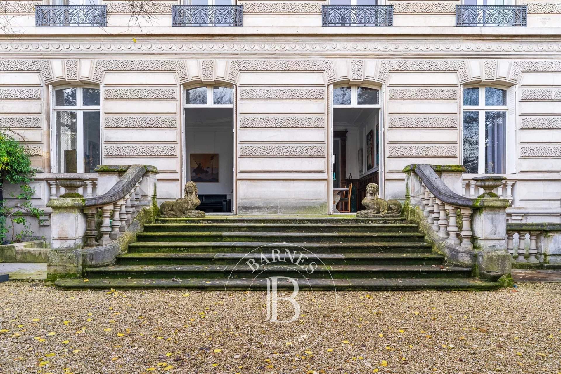 Paris  - Appartement 10 Pi&egrave;ces 3 Chambres - picture 2