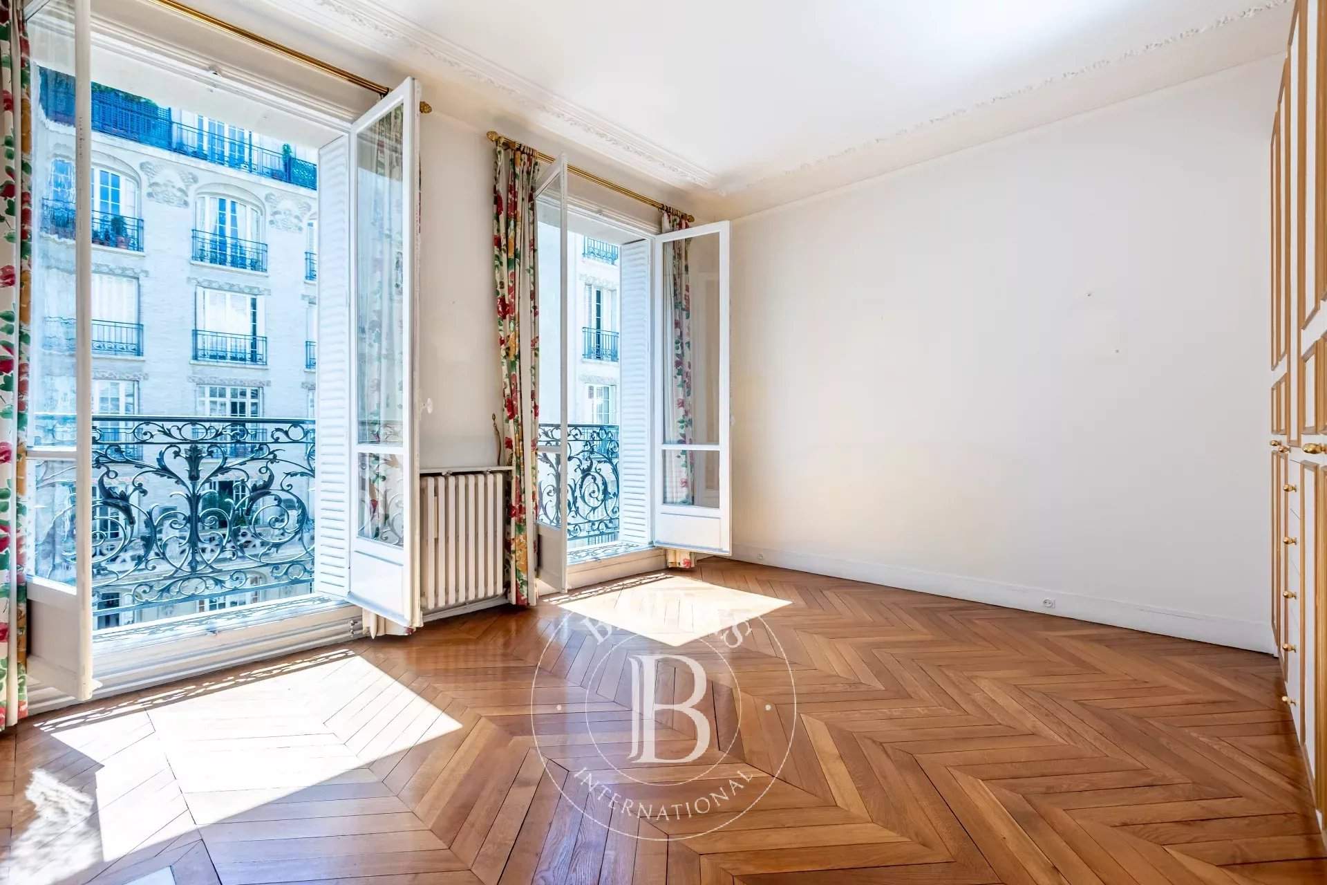 Paris  - Apartment 3 Bedrooms - picture 9