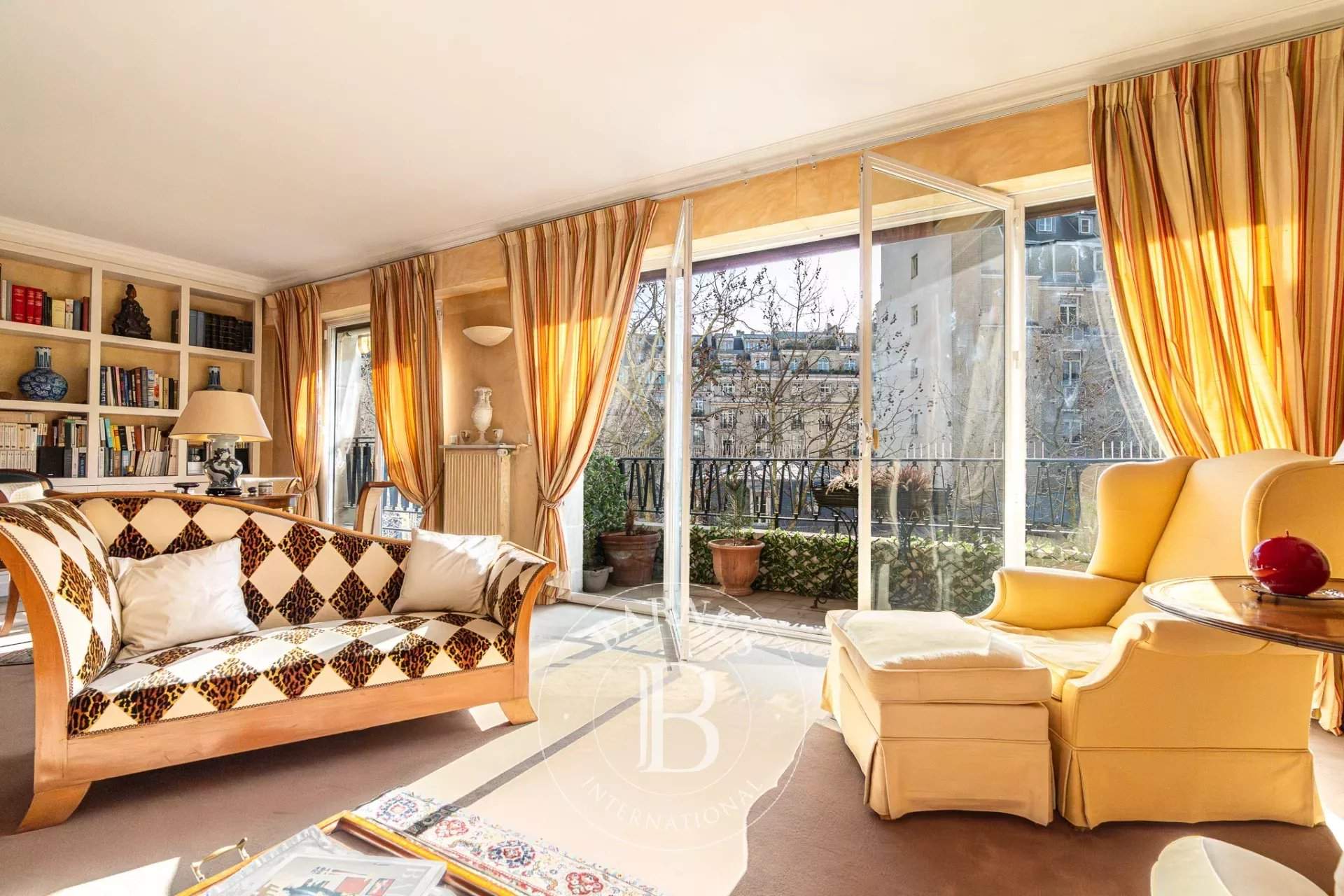 Paris  - Appartement 3 Pi&egrave;ces 2 Chambres - picture 2