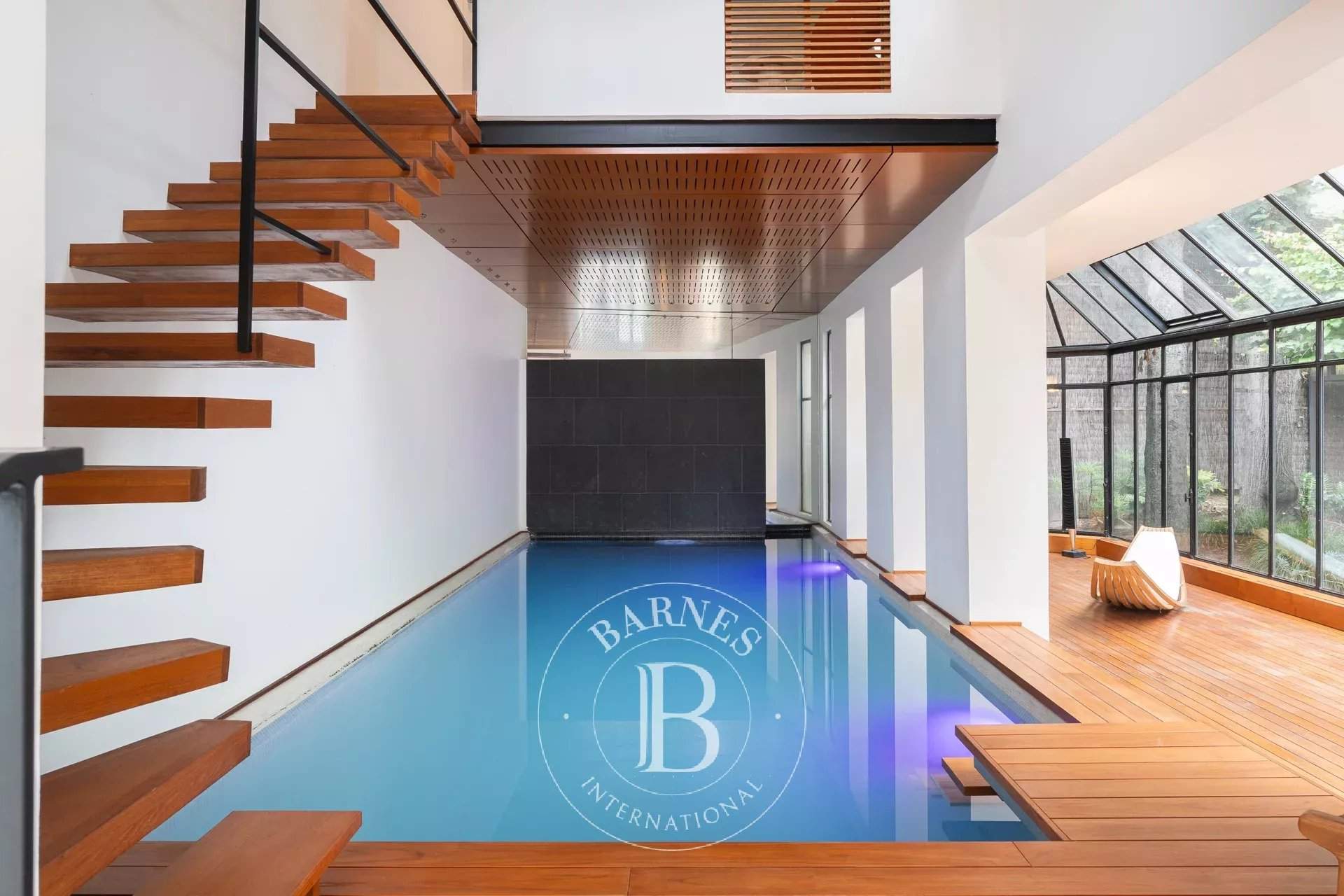 Paris  - Hôtel particulier 15 Pi&egrave;ces 5 Chambres - picture 17