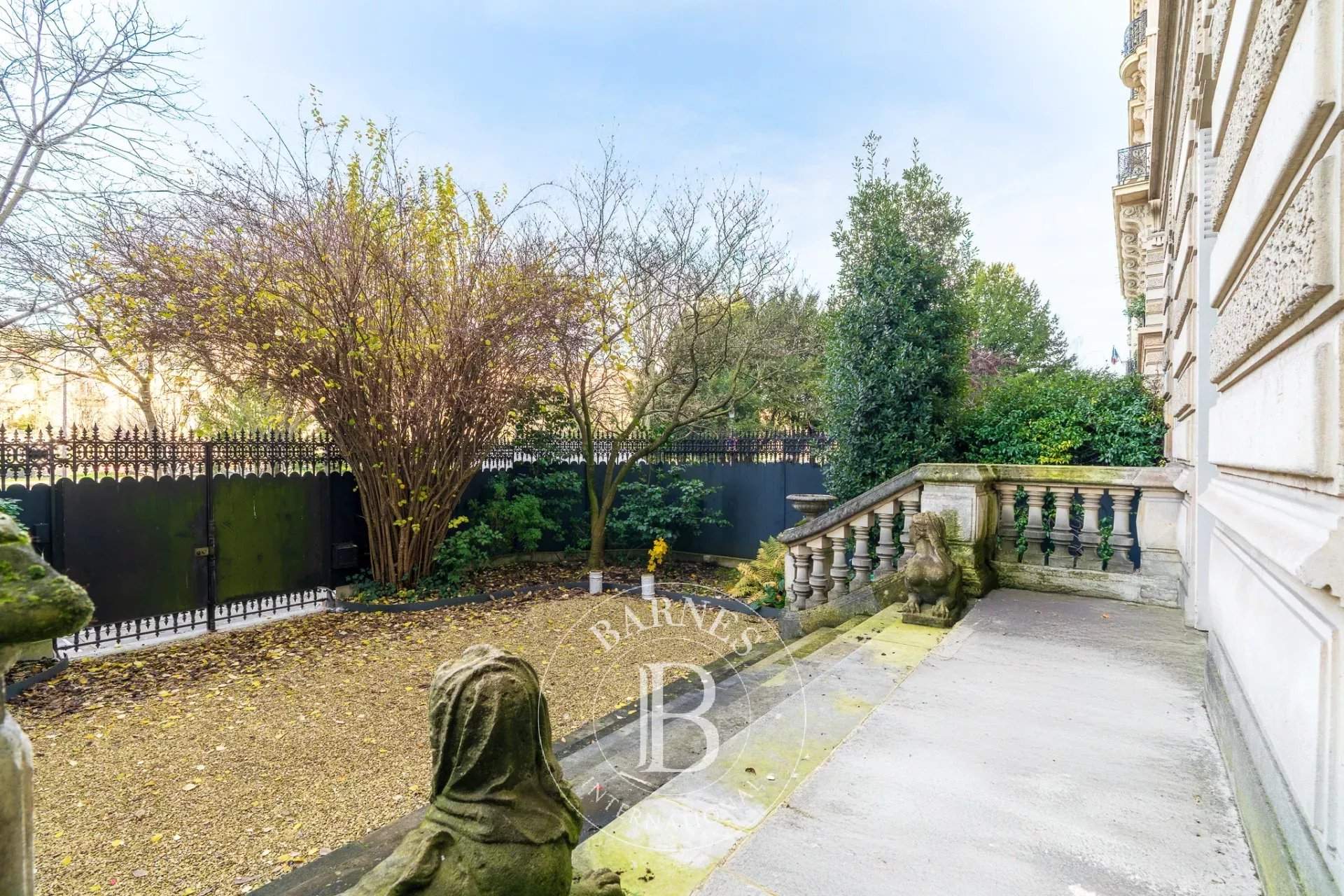 Paris  - Appartement 10 Pi&egrave;ces 3 Chambres - picture 17