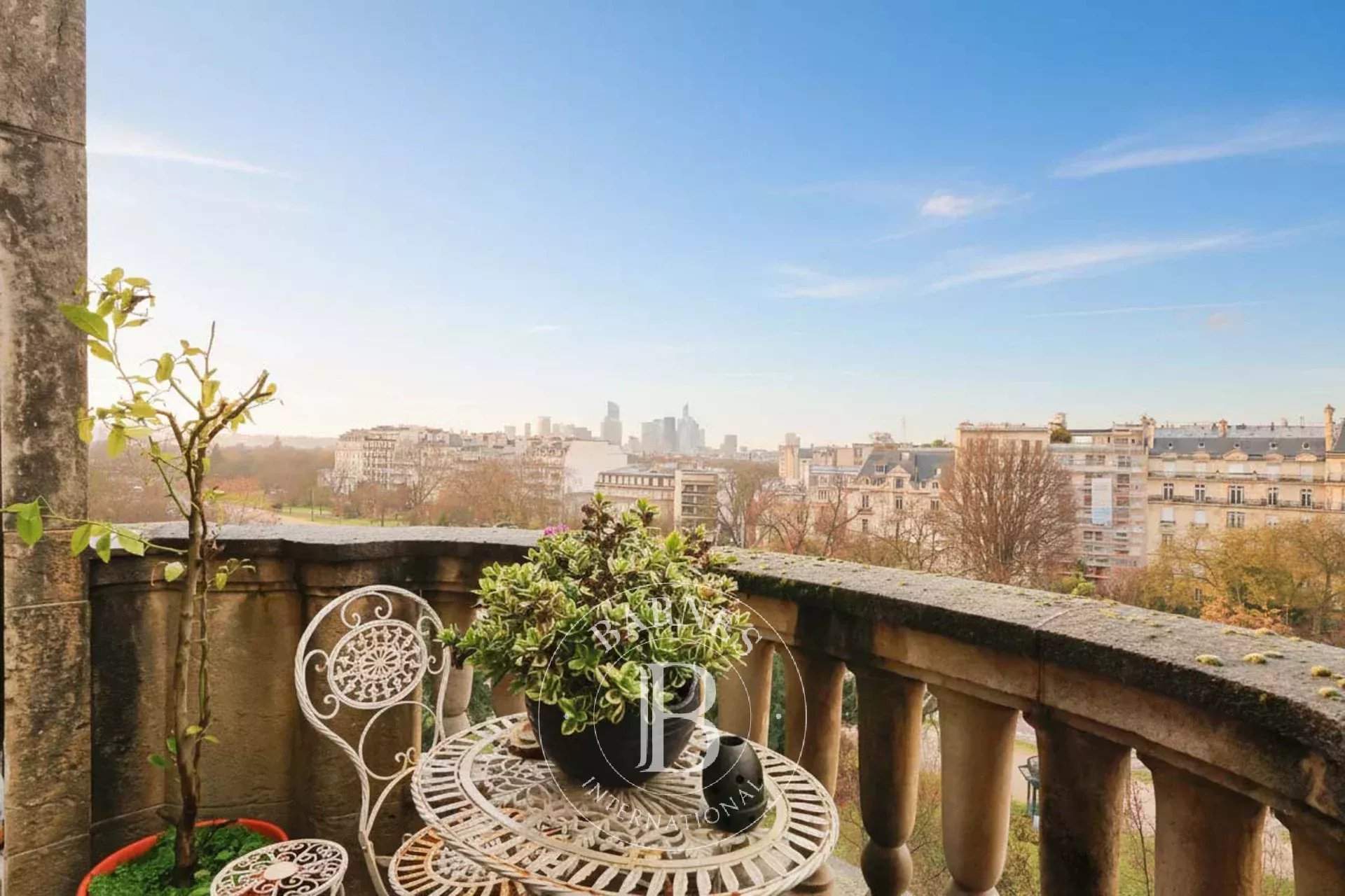 Paris  - Appartement 5 Pi&egrave;ces 3 Chambres - picture 2