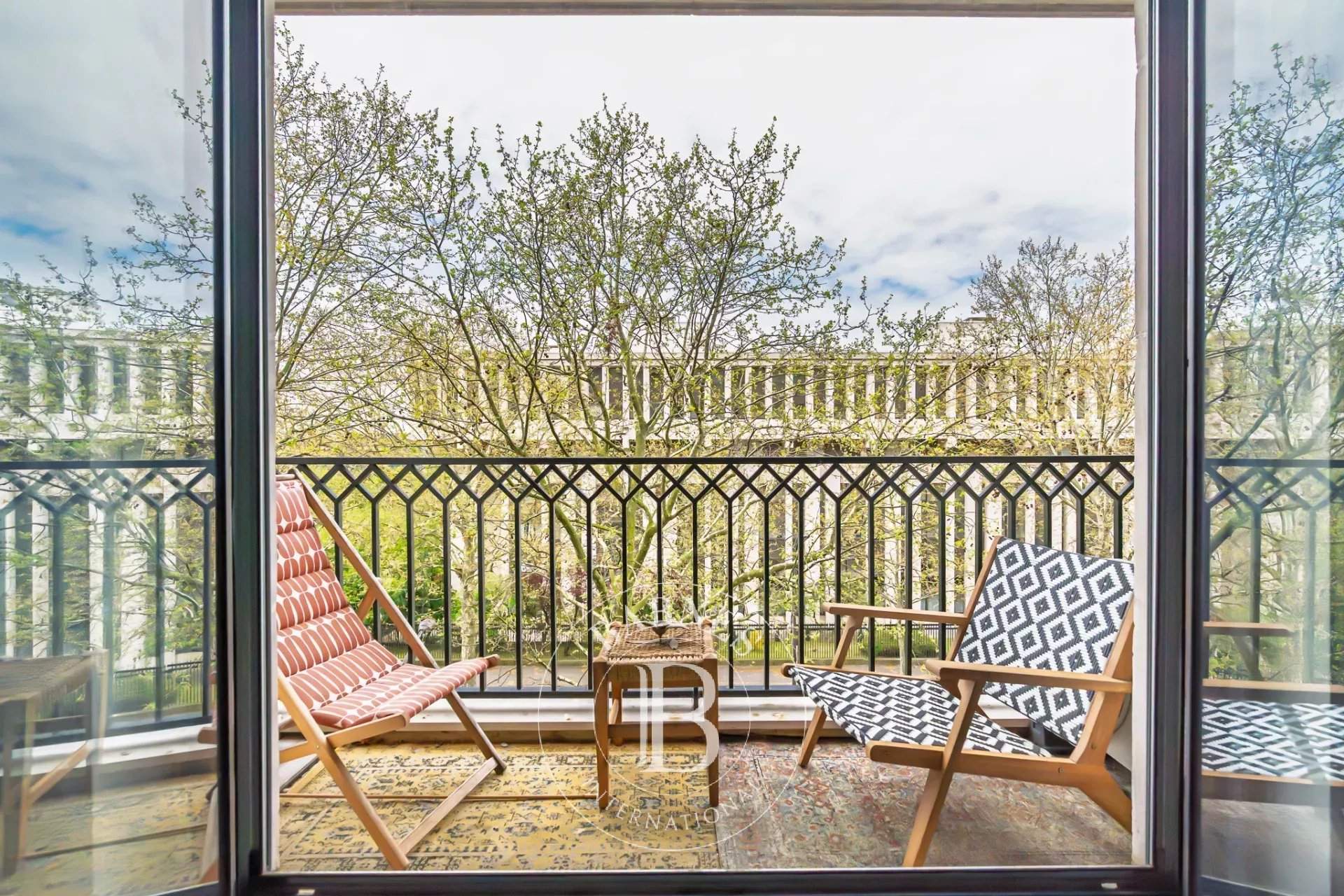 Paris  - Appartement 5 Pi&egrave;ces 3 Chambres - picture 1