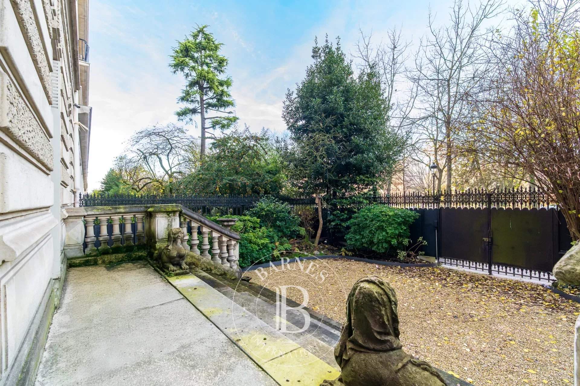 Paris  - Appartement 10 Pi&egrave;ces 3 Chambres - picture 18