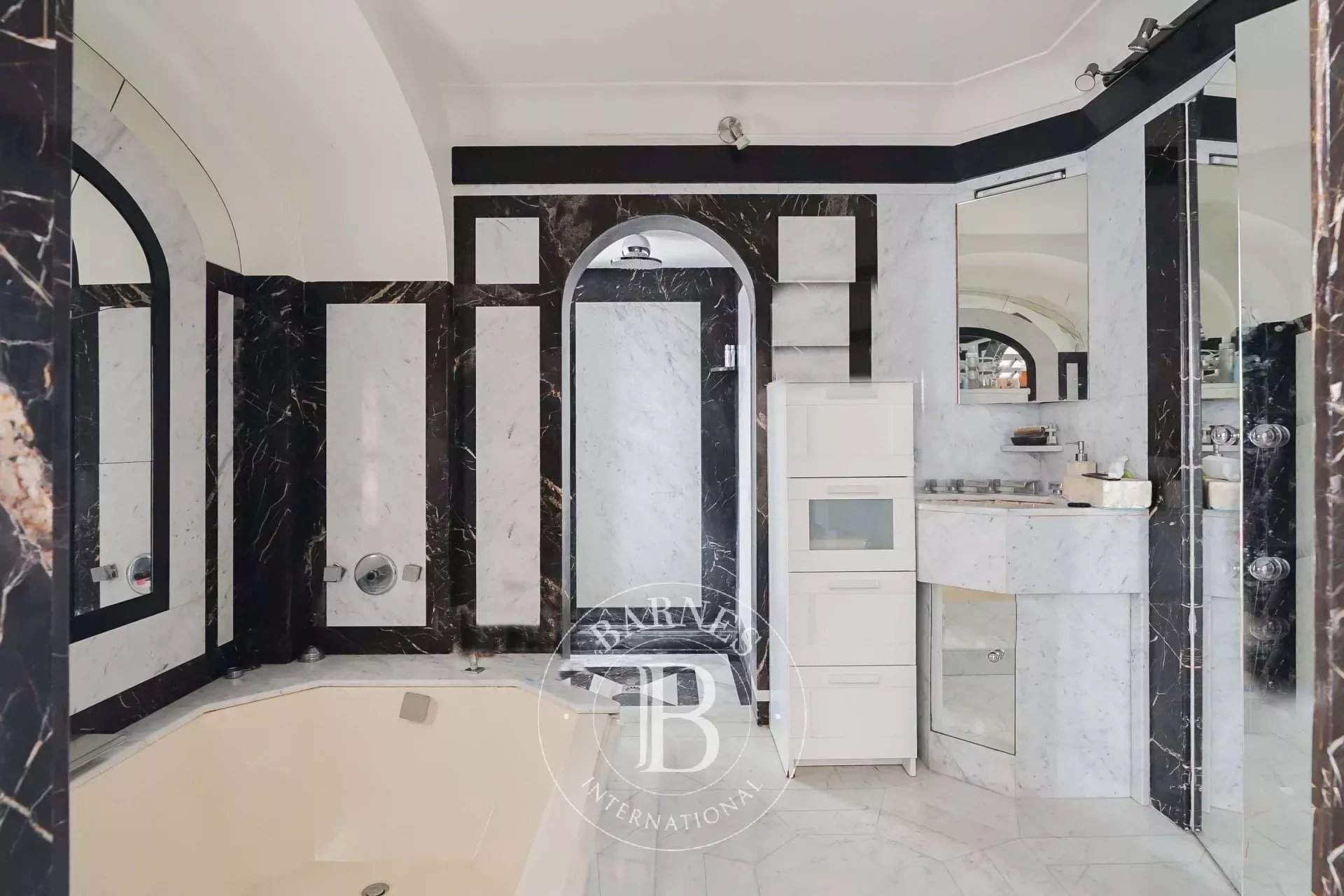 Paris  - Appartement 5 Pi&egrave;ces 3 Chambres - picture 12