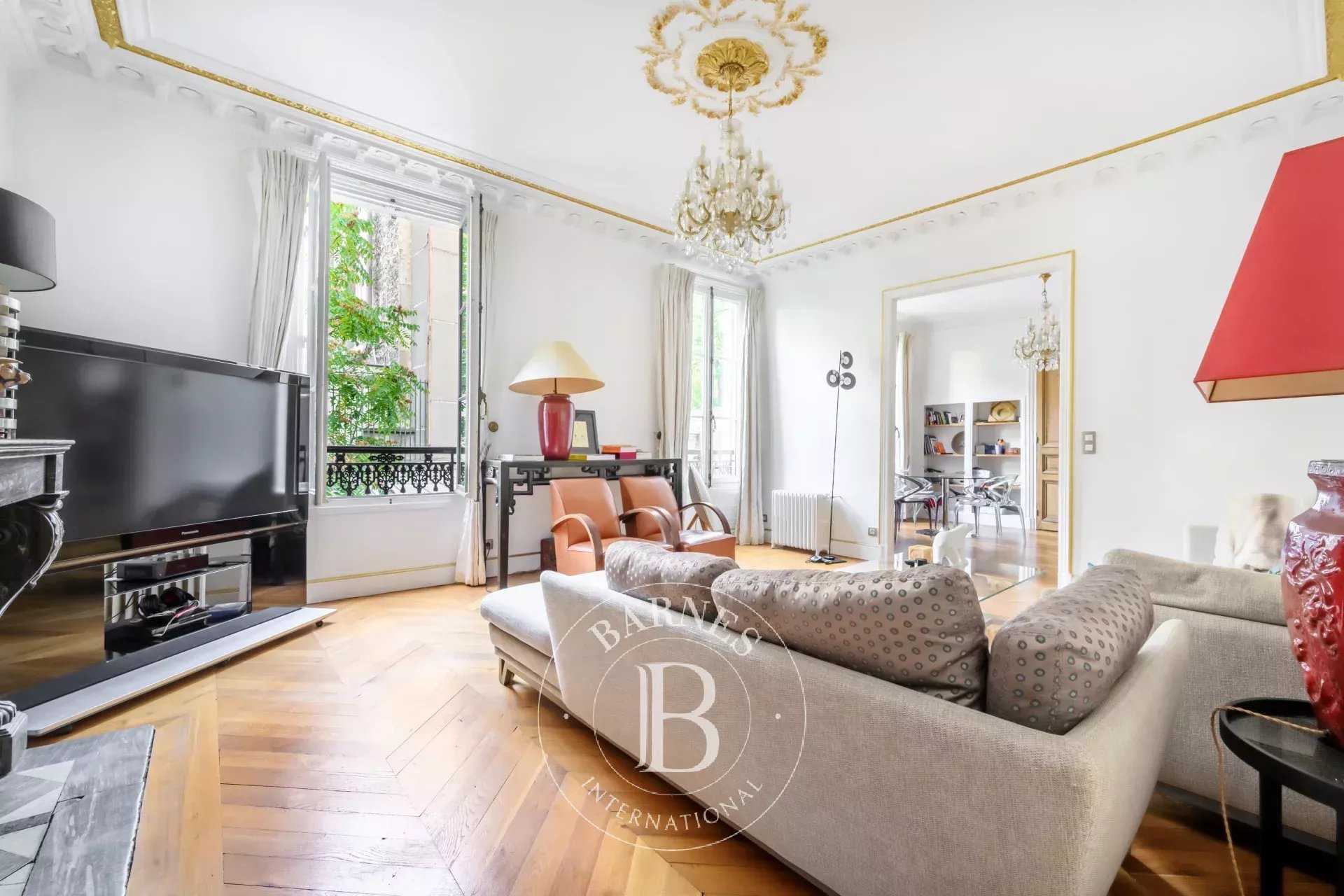 Paris  - Appartement 4 Pièces 2 Chambres