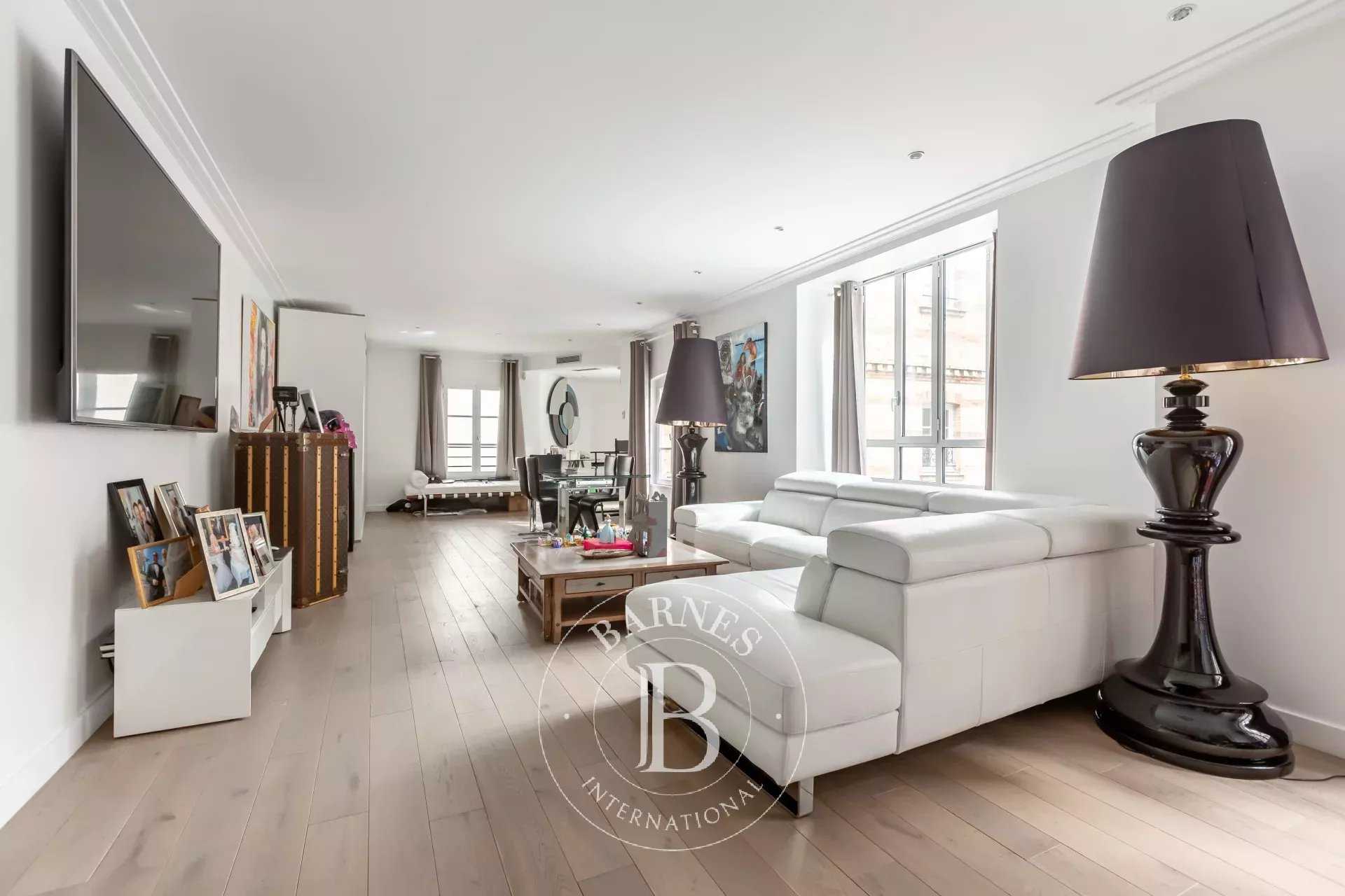Paris  - Appartement 5 Pièces 3 Chambres