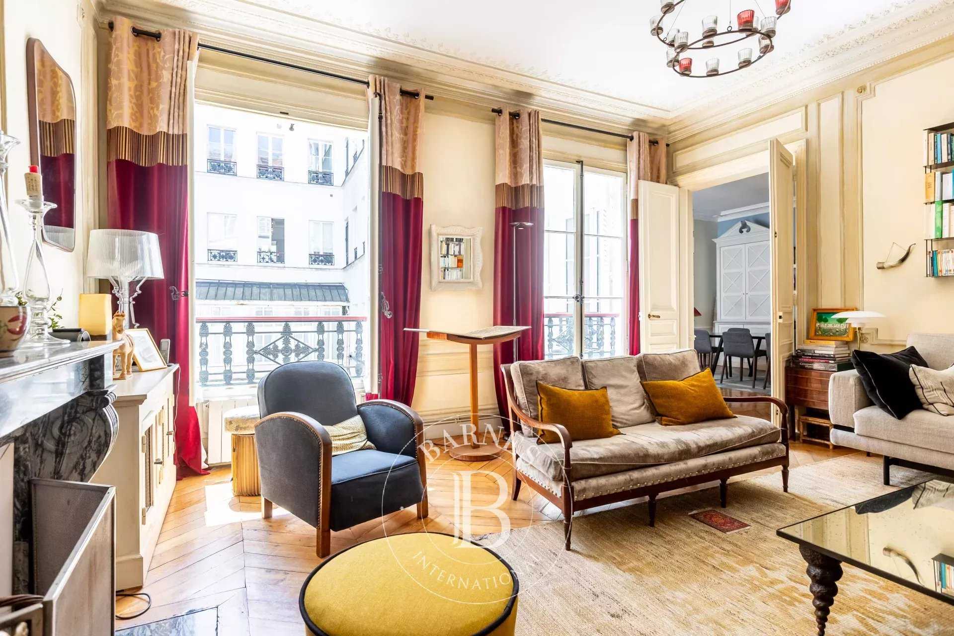 Paris  - Appartement 5 Pièces 3 Chambres