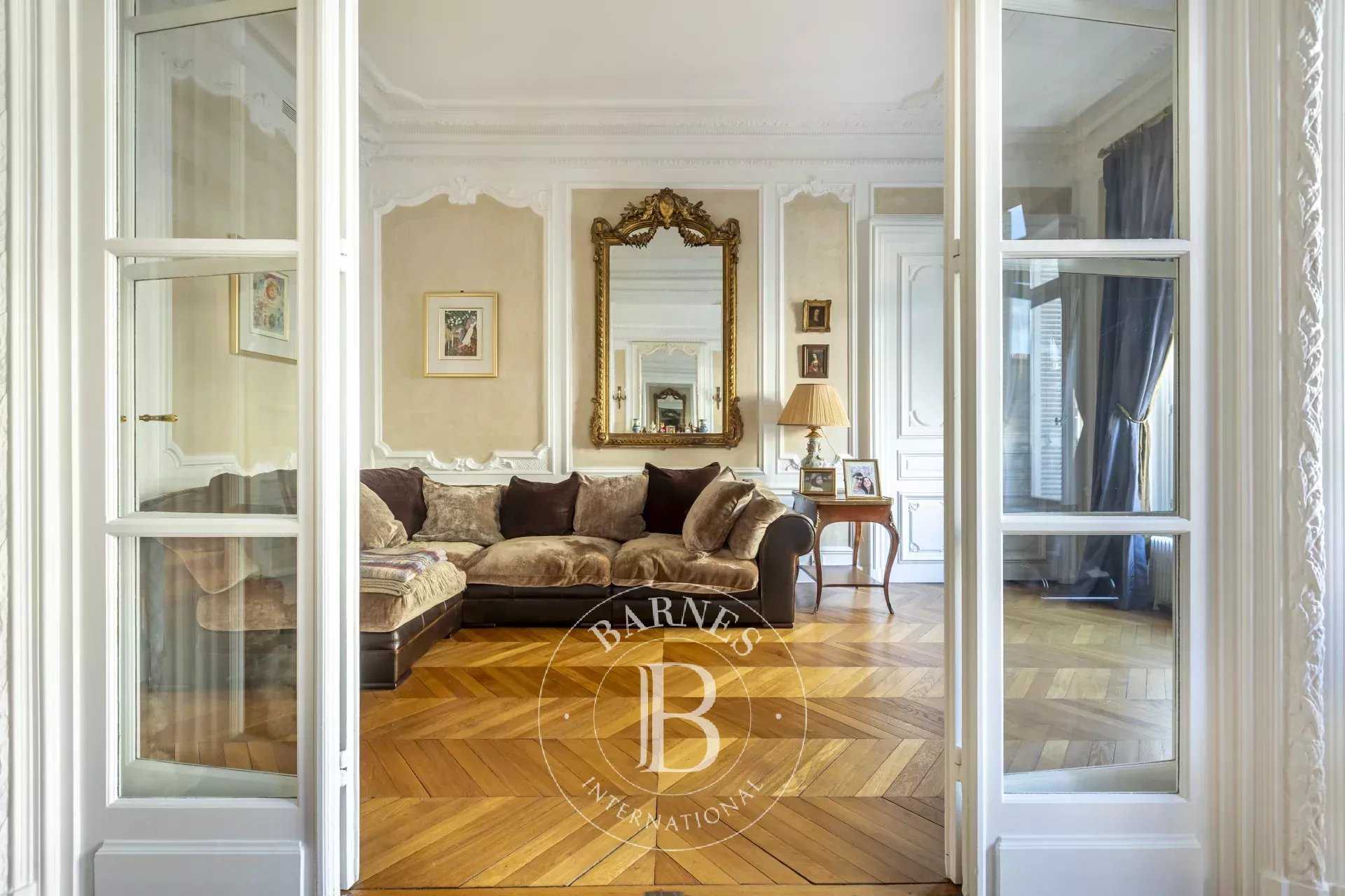 Paris  - Appartement 7 Pièces 4 Chambres