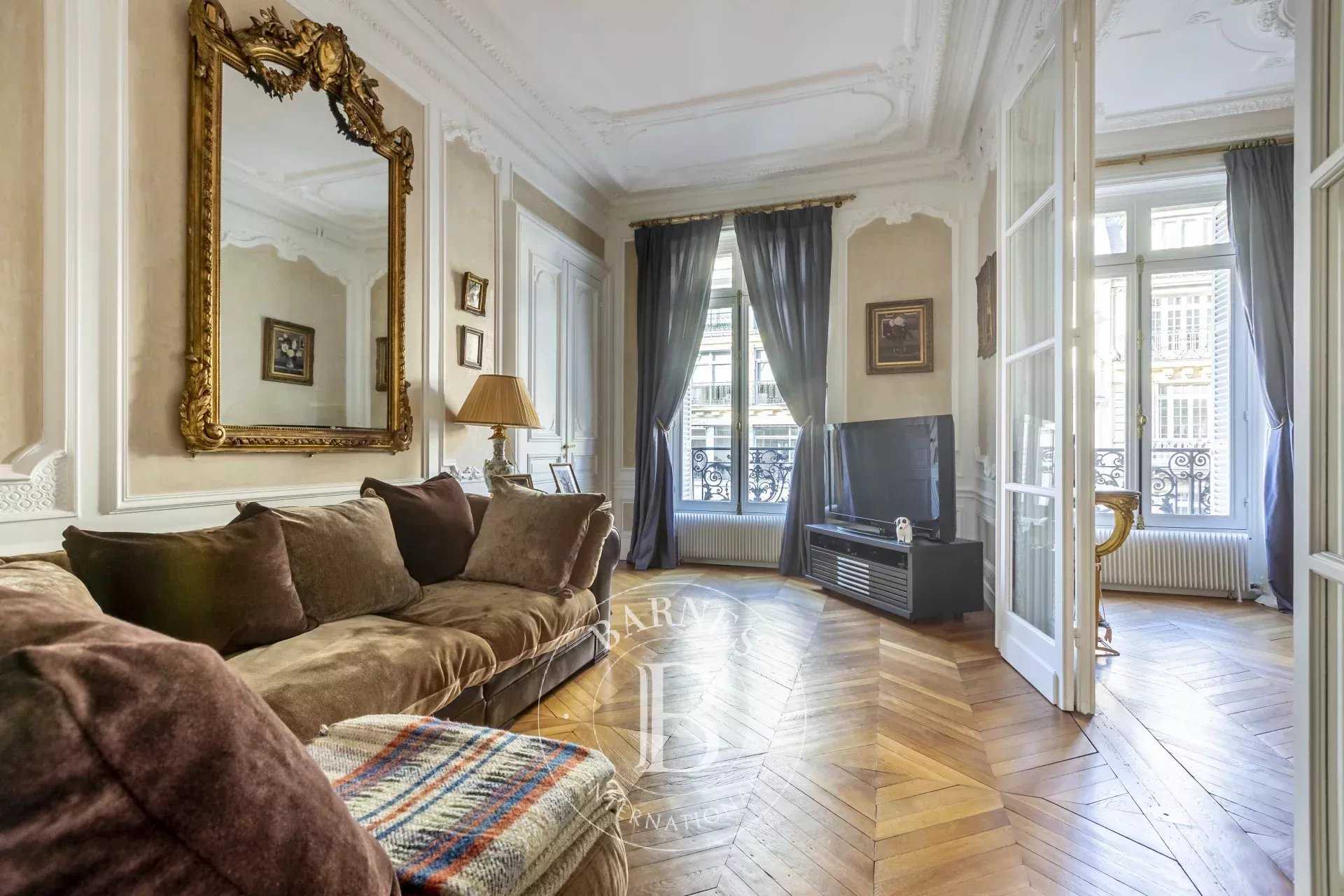 Paris  - Appartement 7 Pièces 4 Chambres