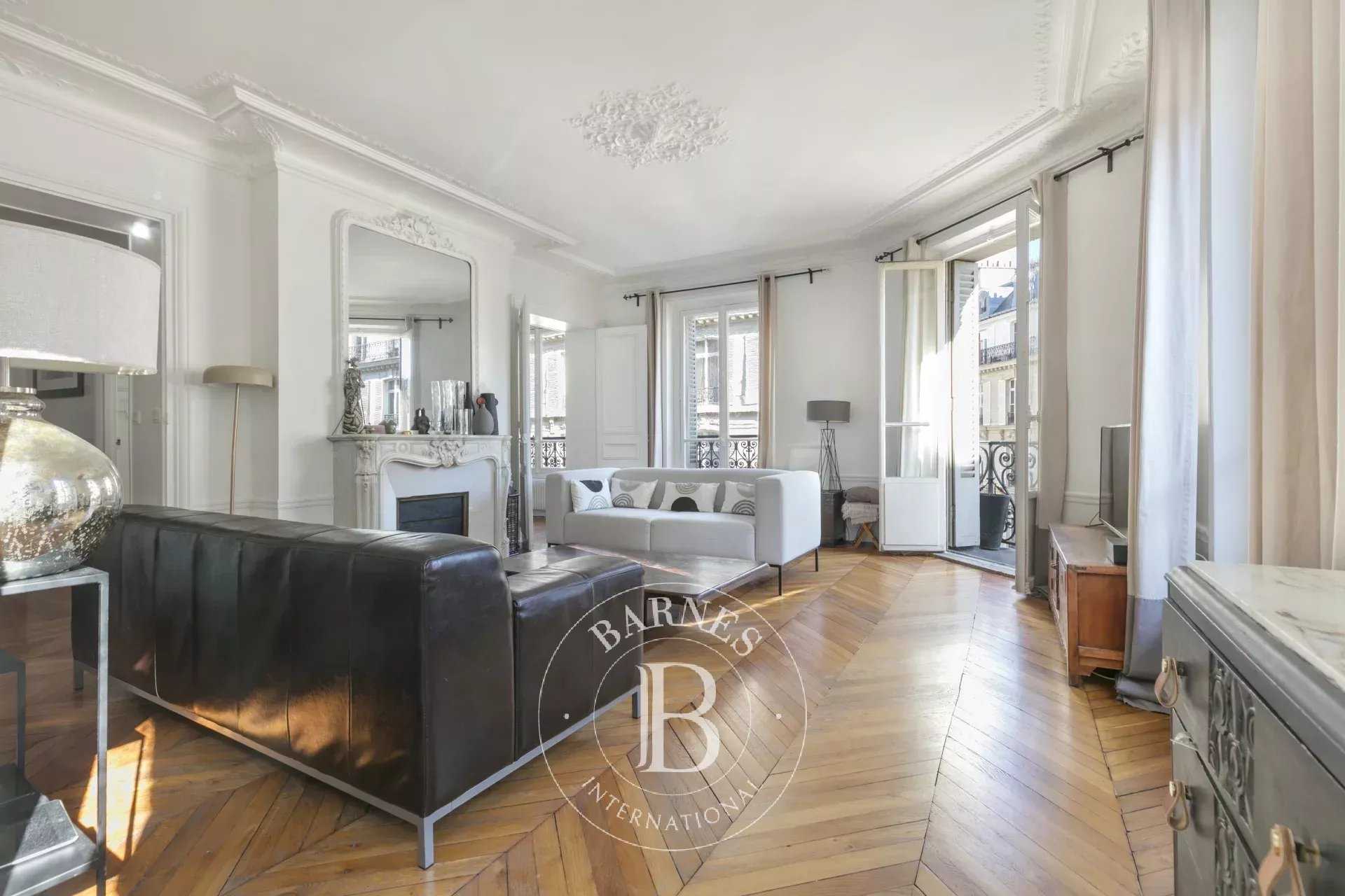Paris  - Appartement 5 Pièces 3 Chambres