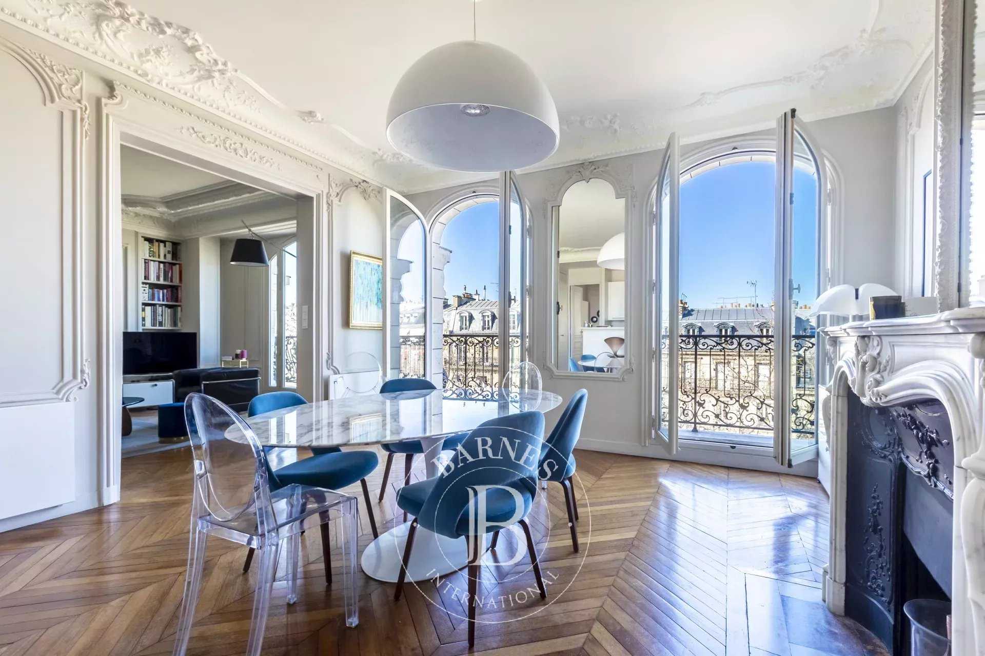 Paris  - Appartement 5 Pièces 3 Chambres