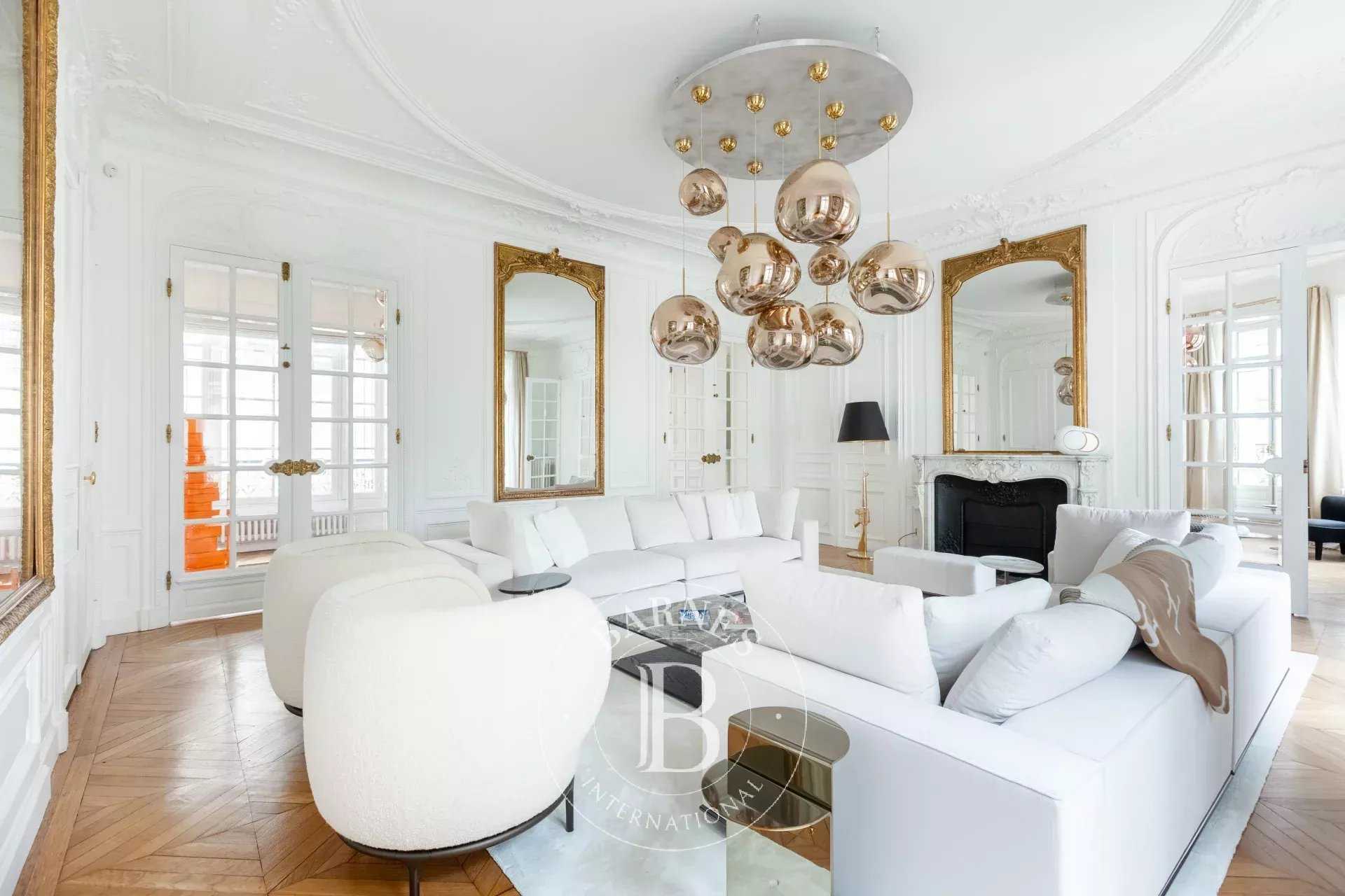 Paris  - Appartement 7 Pi&egrave;ces 4 Chambres