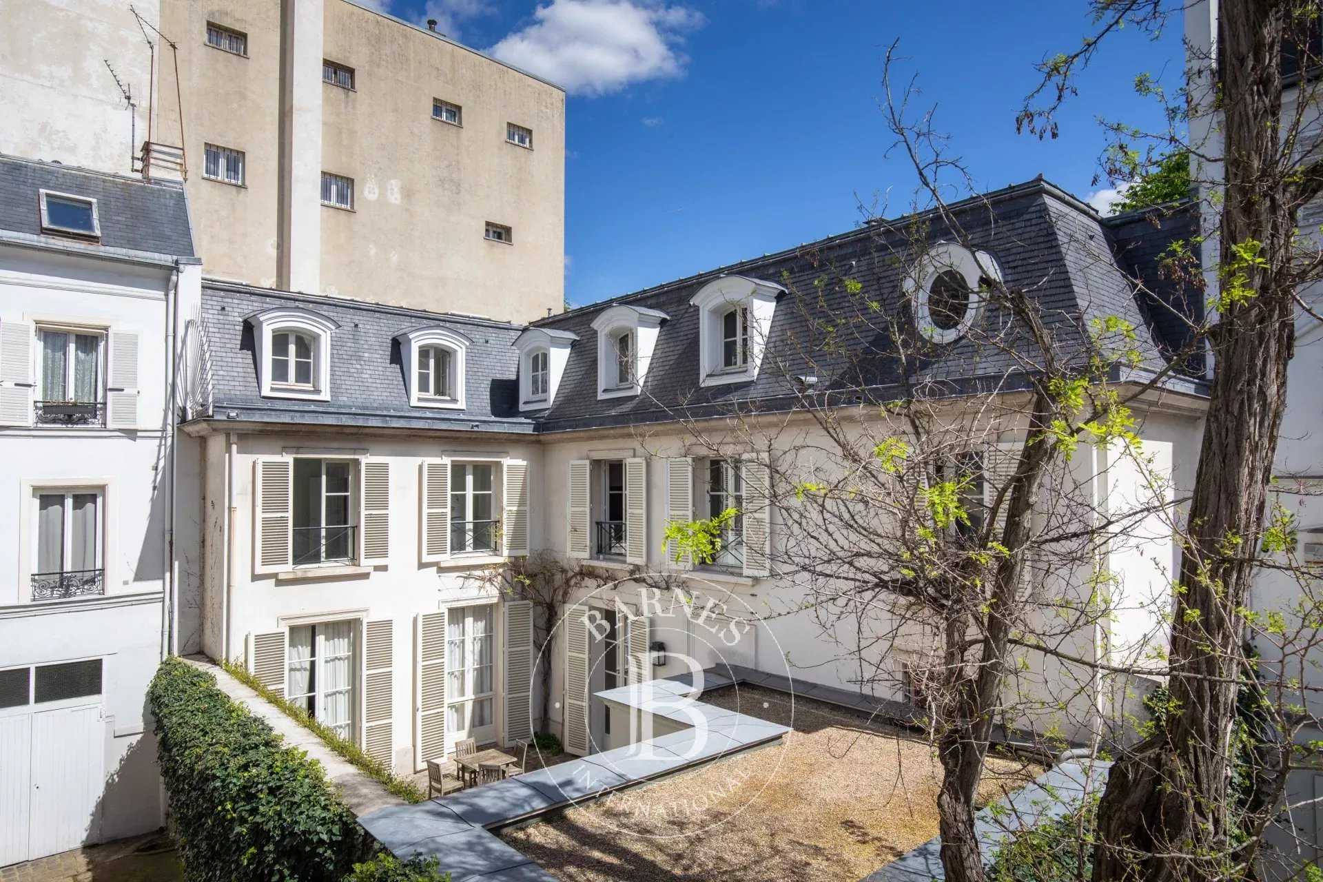 Paris  - Appartement 6 Pièces 3 Chambres