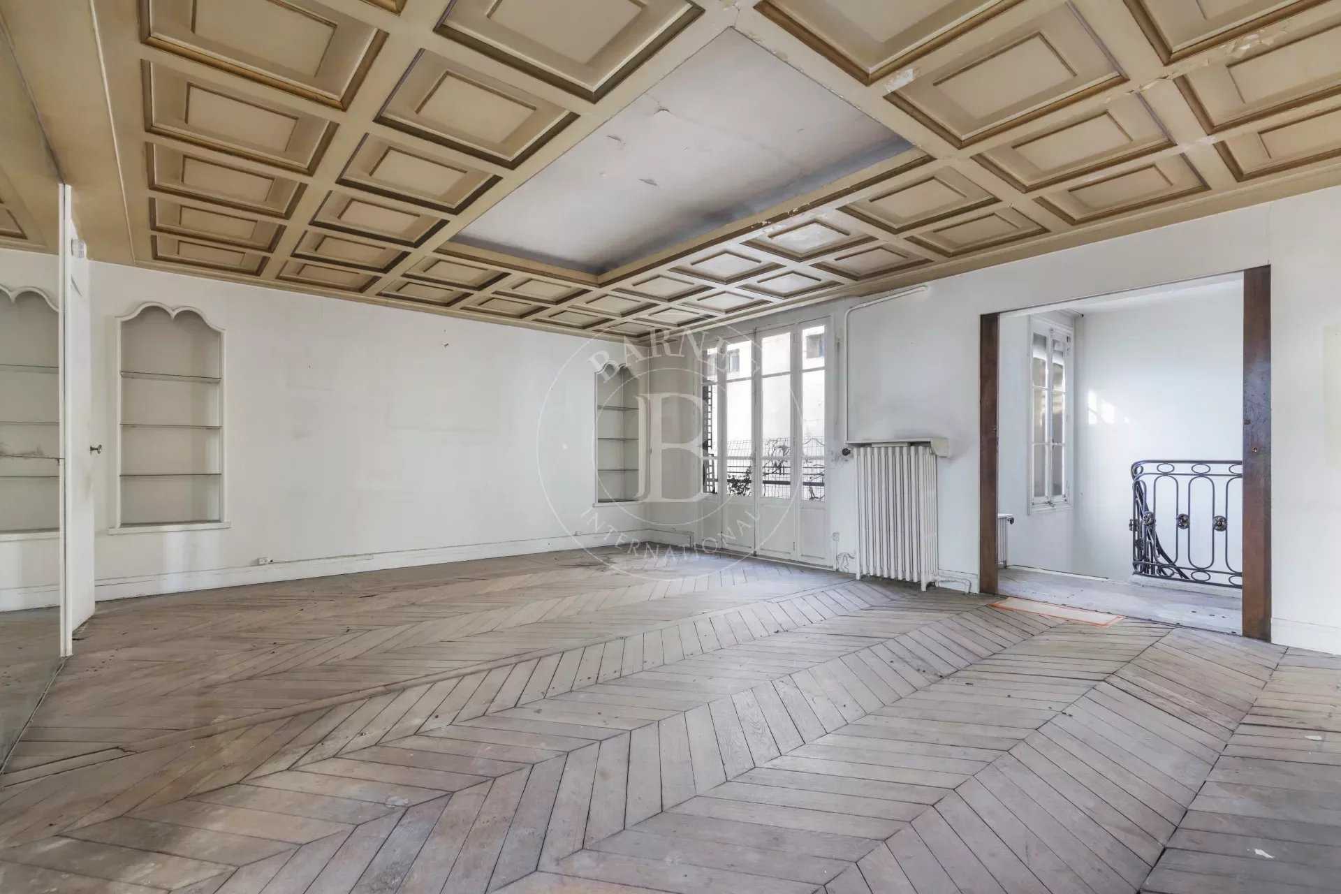 Apartment for sale 5 Bedrooms 2906 sq ft Paris 8 FaubourgduRoule €