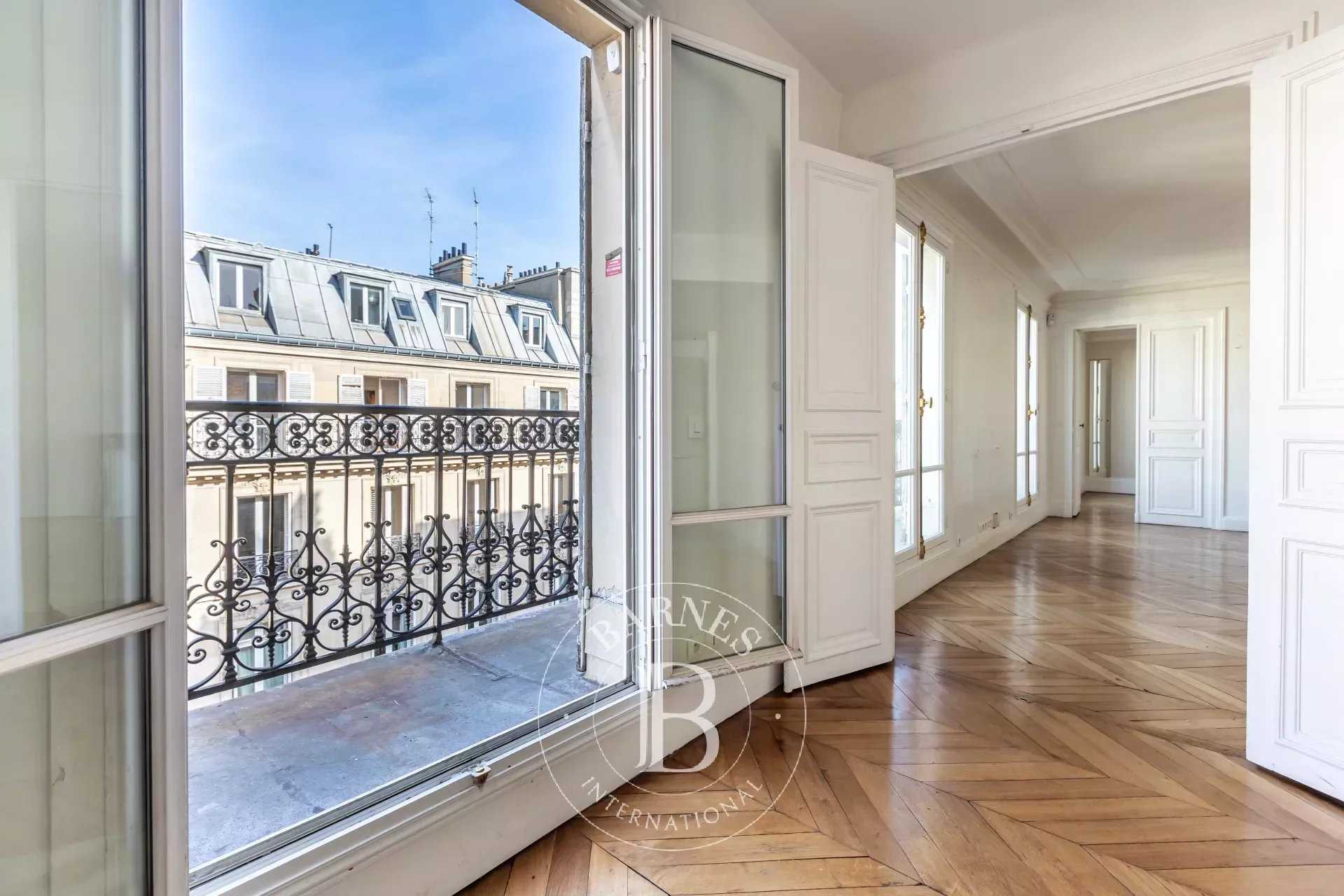 Paris  - Appartement 8 Pièces 4 Chambres