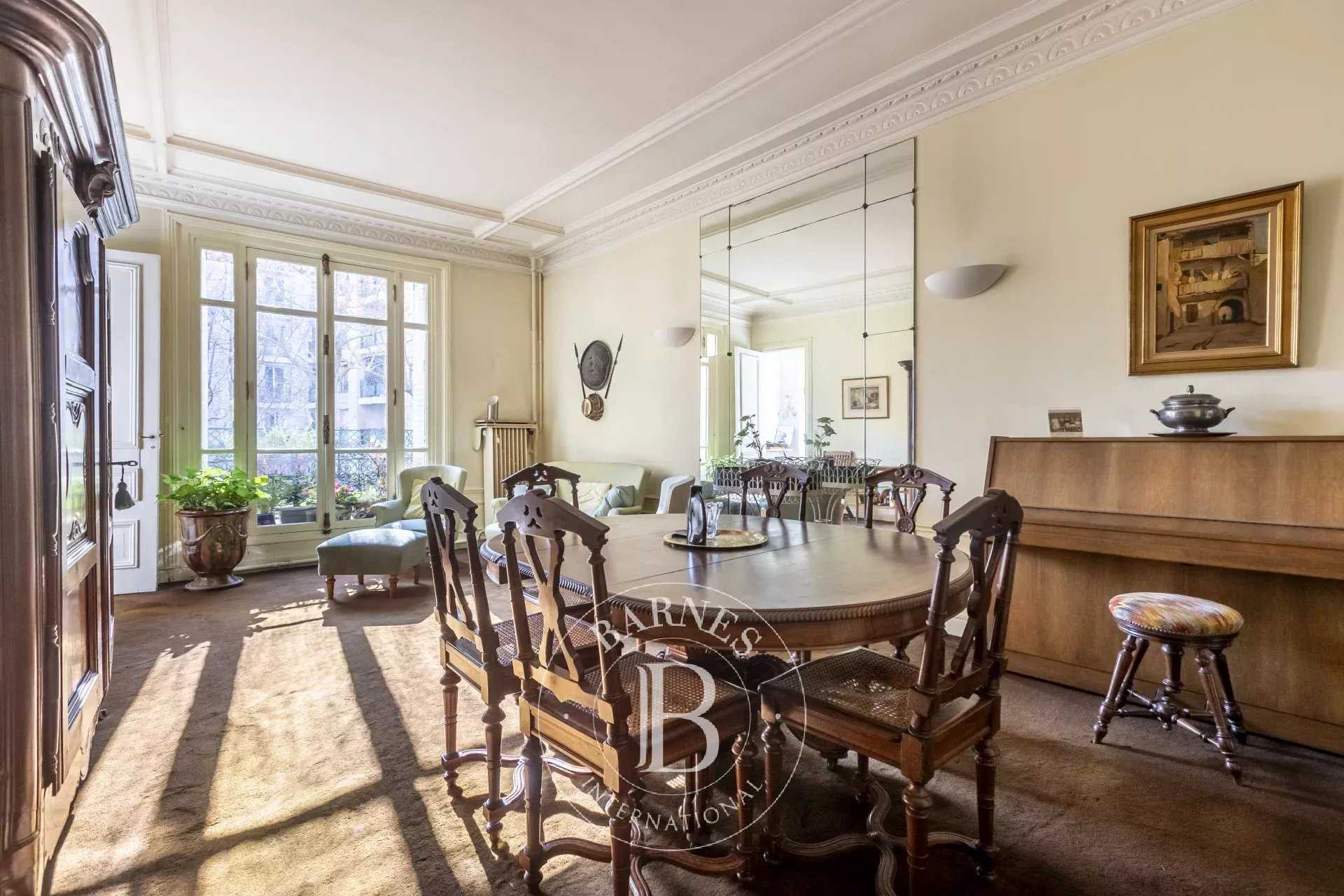 Paris  - Appartement 7 Pièces 4 Chambres
