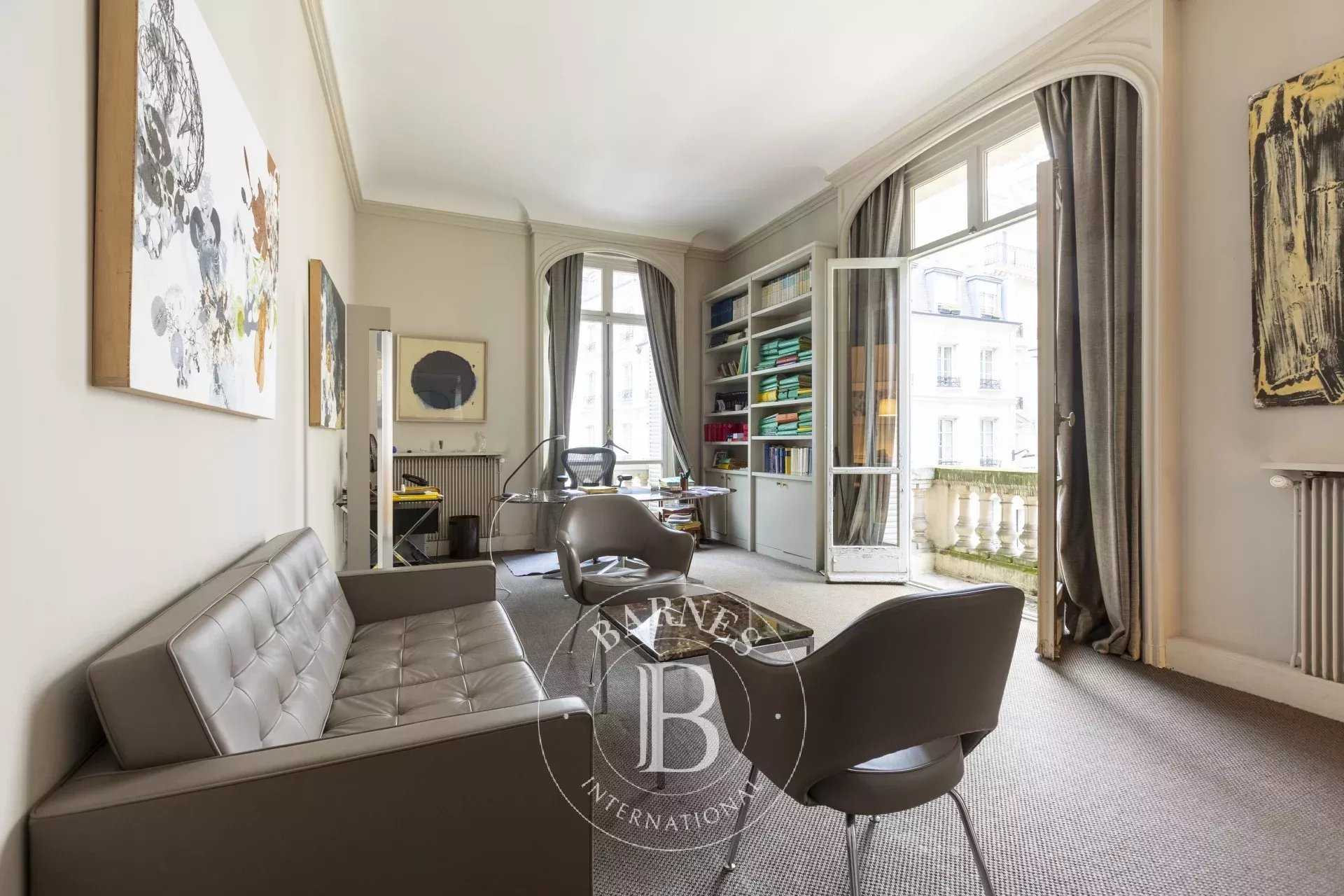 Paris  - Appartement 8 Pièces 5 Chambres