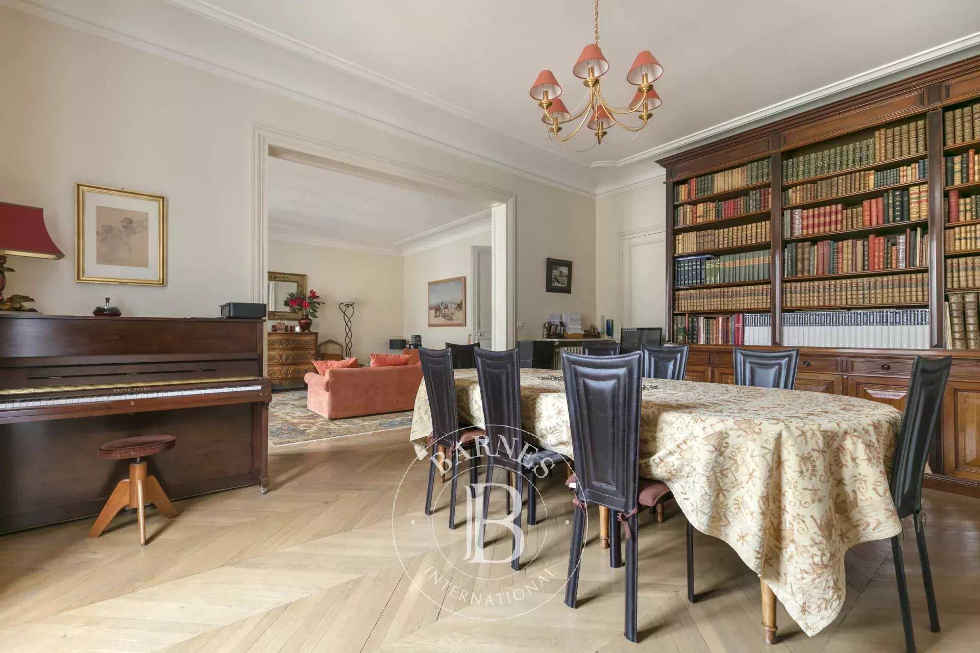 Paris  - Appartement 7 Pièces 5 Chambres