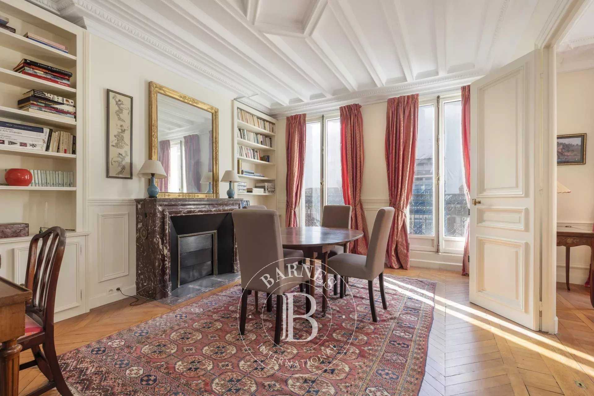 Paris  - Appartement 4 Pièces 2 Chambres