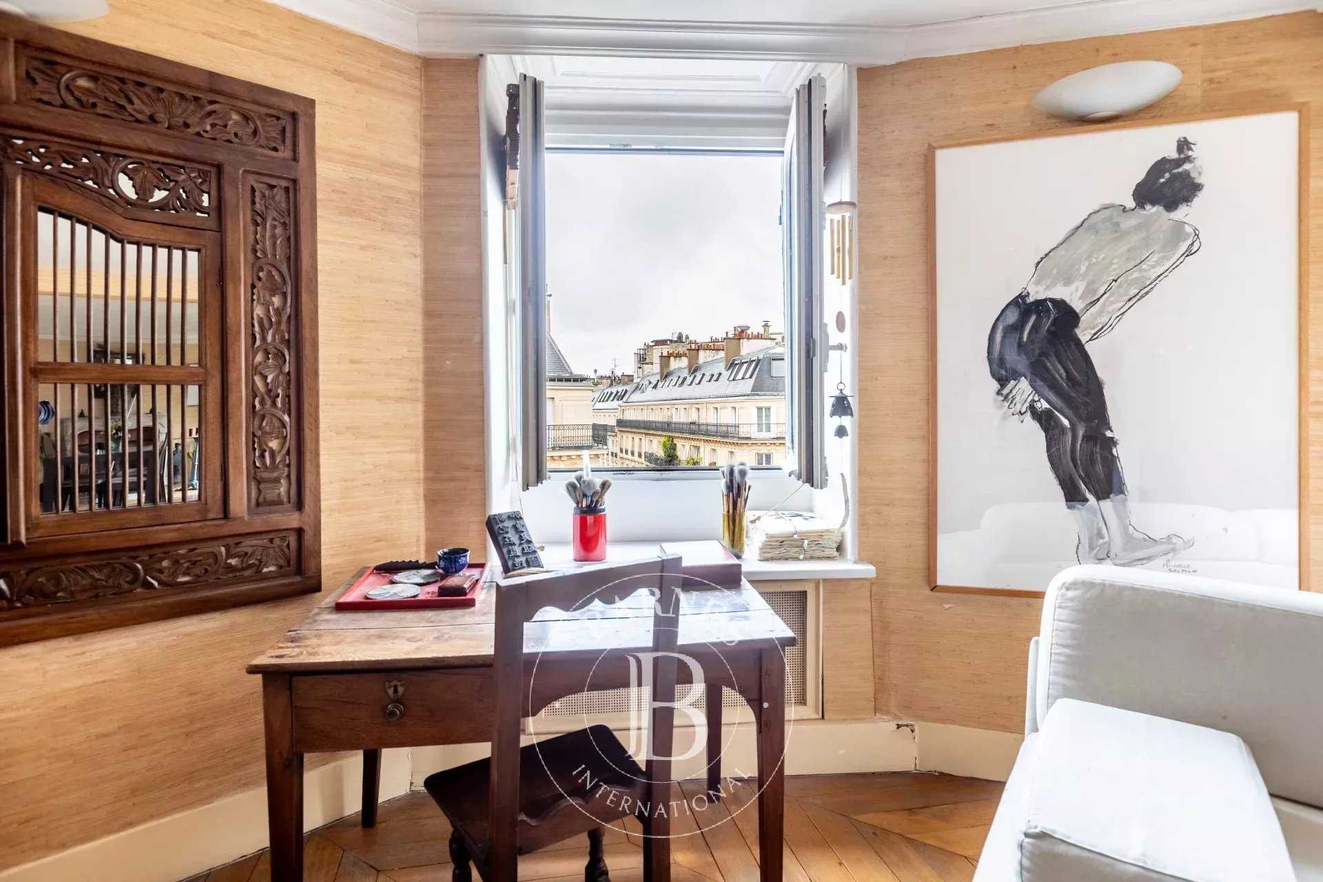 Paris  - Appartement 5 Pièces 3 Chambres