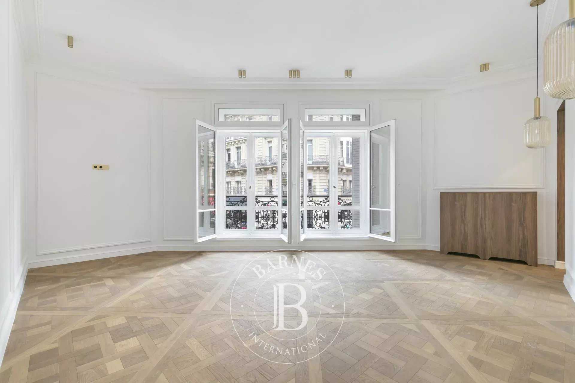 Paris  - Appartement 5 Pièces 3 Chambres