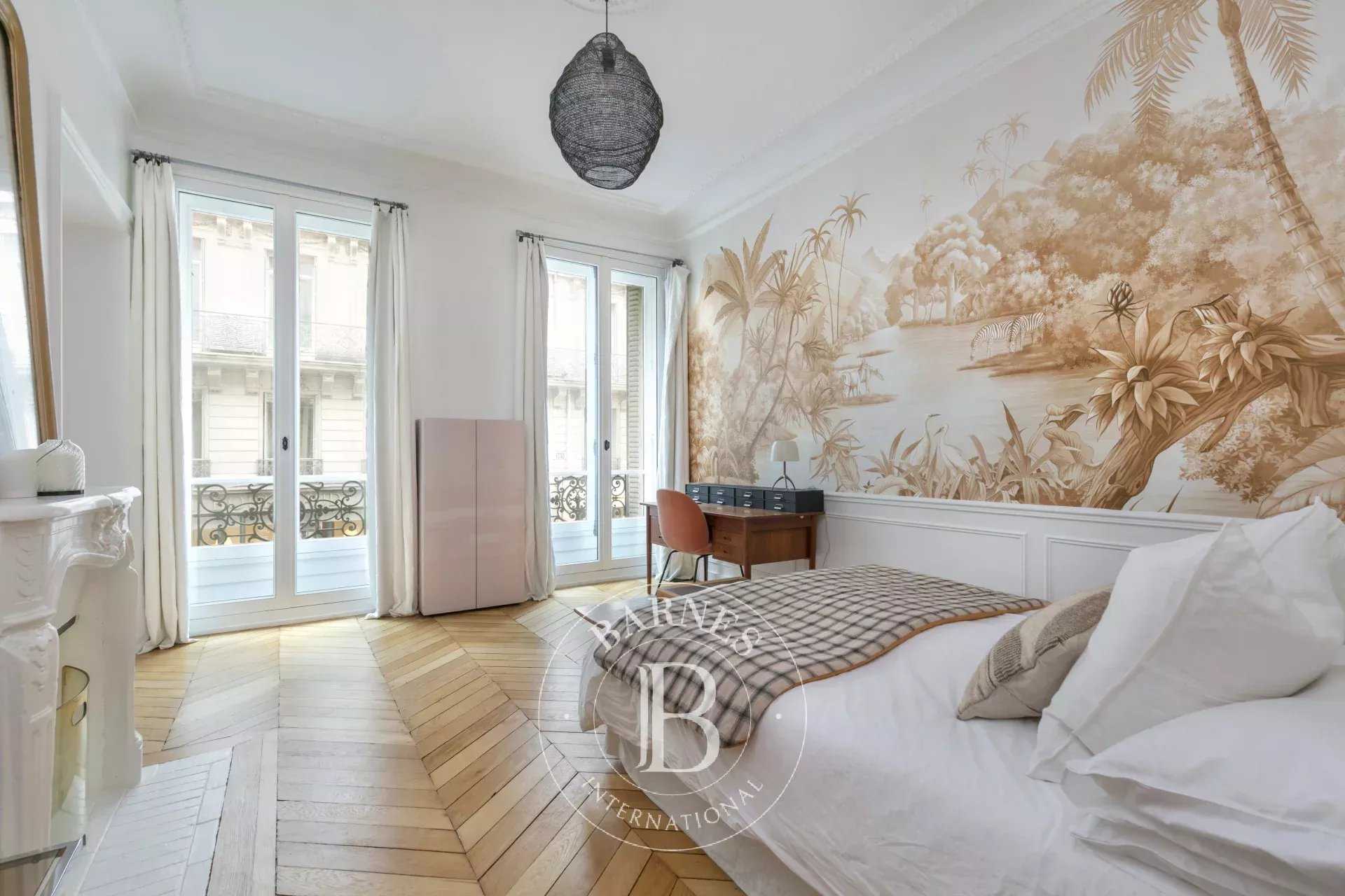 Paris  - Appartement 4 Pi&egrave;ces 2 Chambres