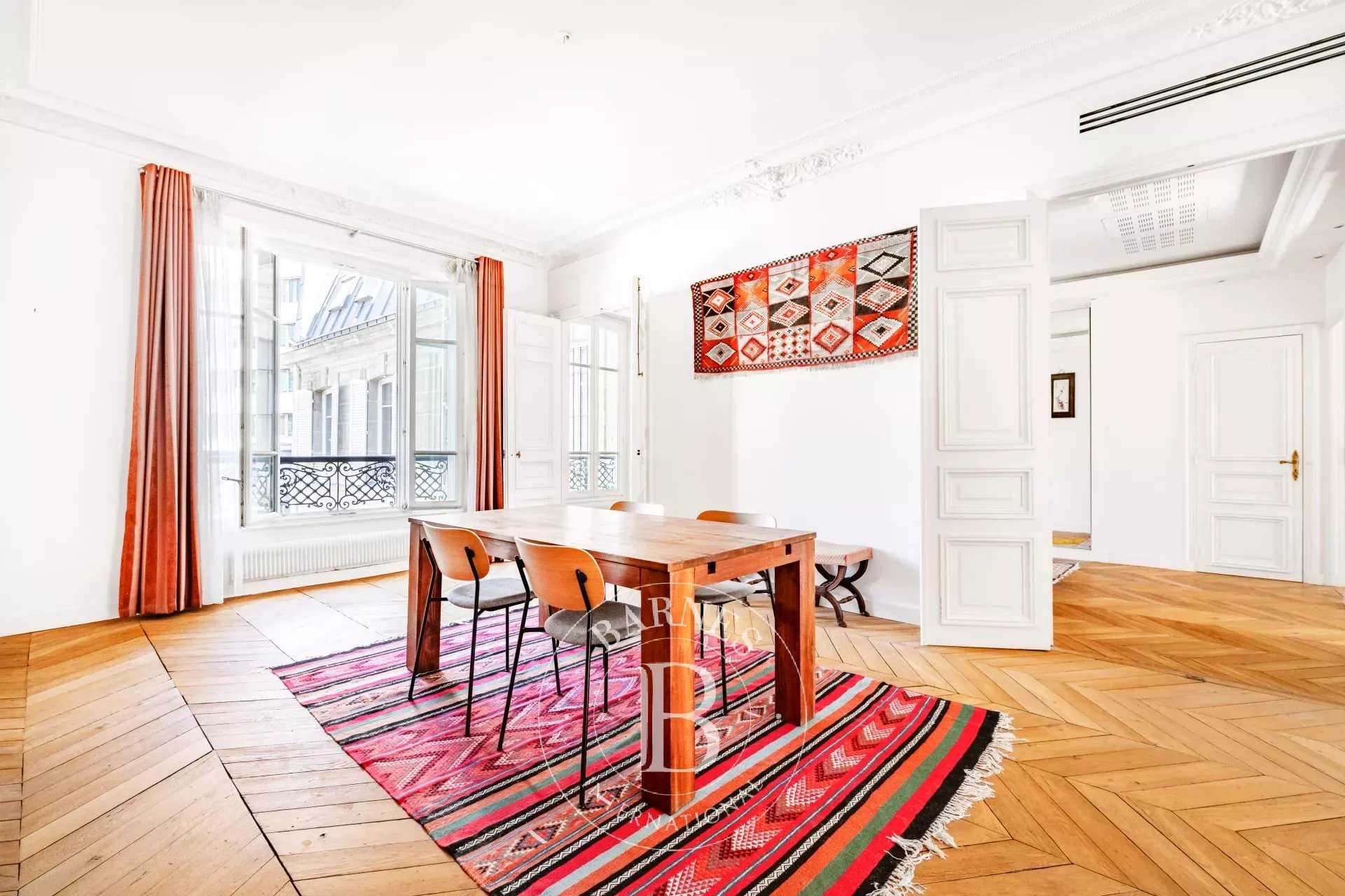 Paris  - Appartement 5 Pièces 3 Chambres