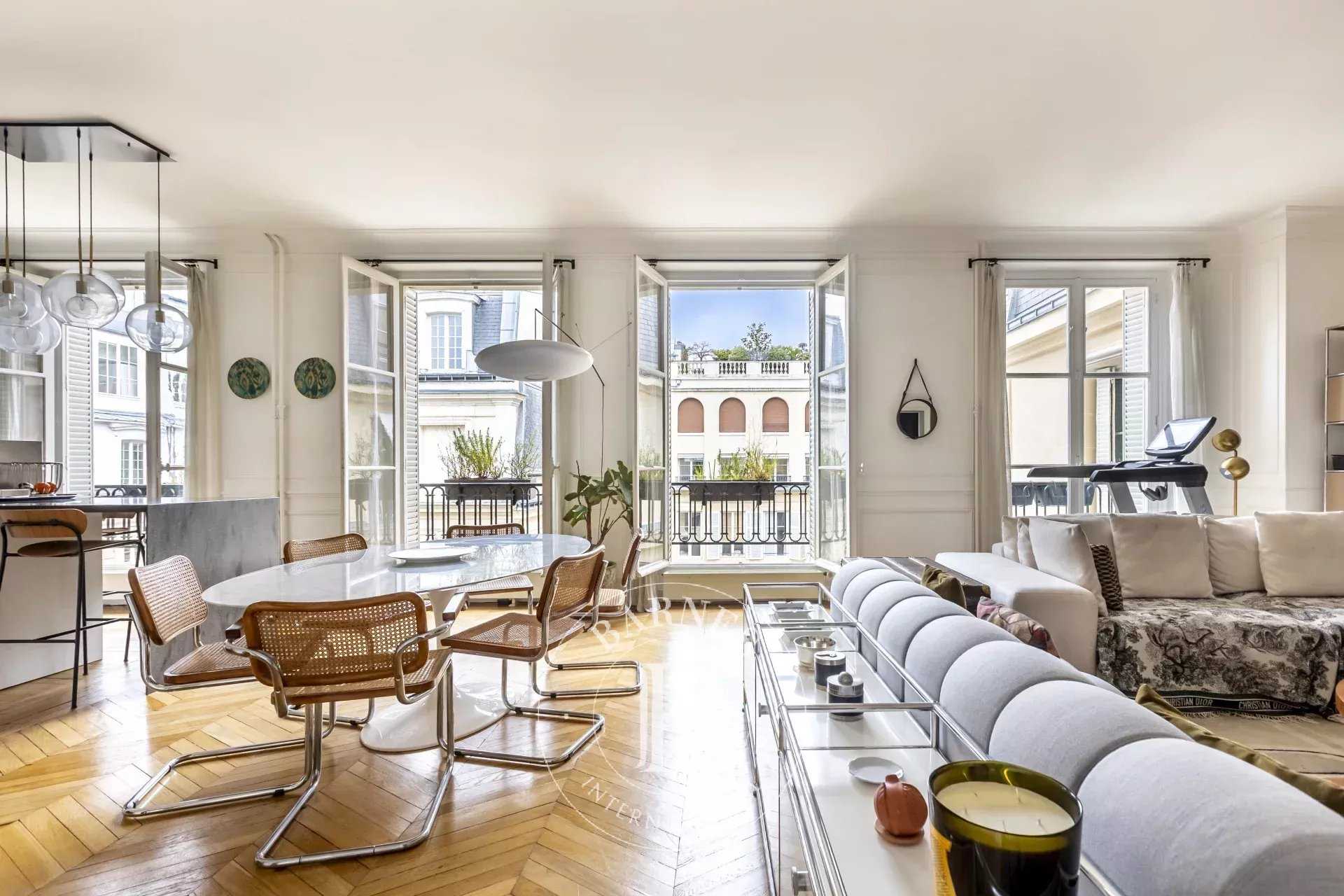 Paris  - Appartement 5 Pièces 3 Chambres