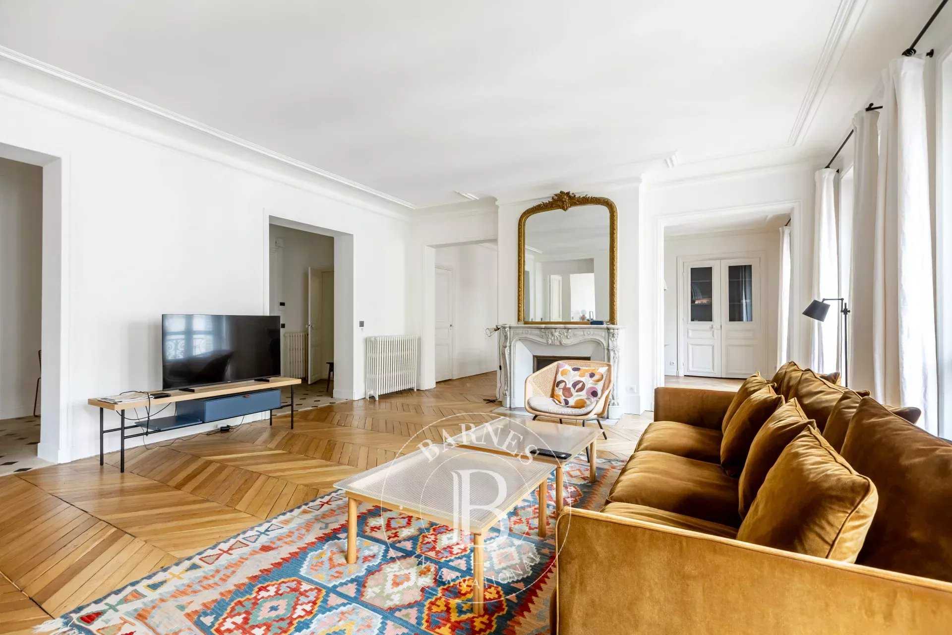 Paris  - Appartement 7 Pi&egrave;ces 4 Chambres