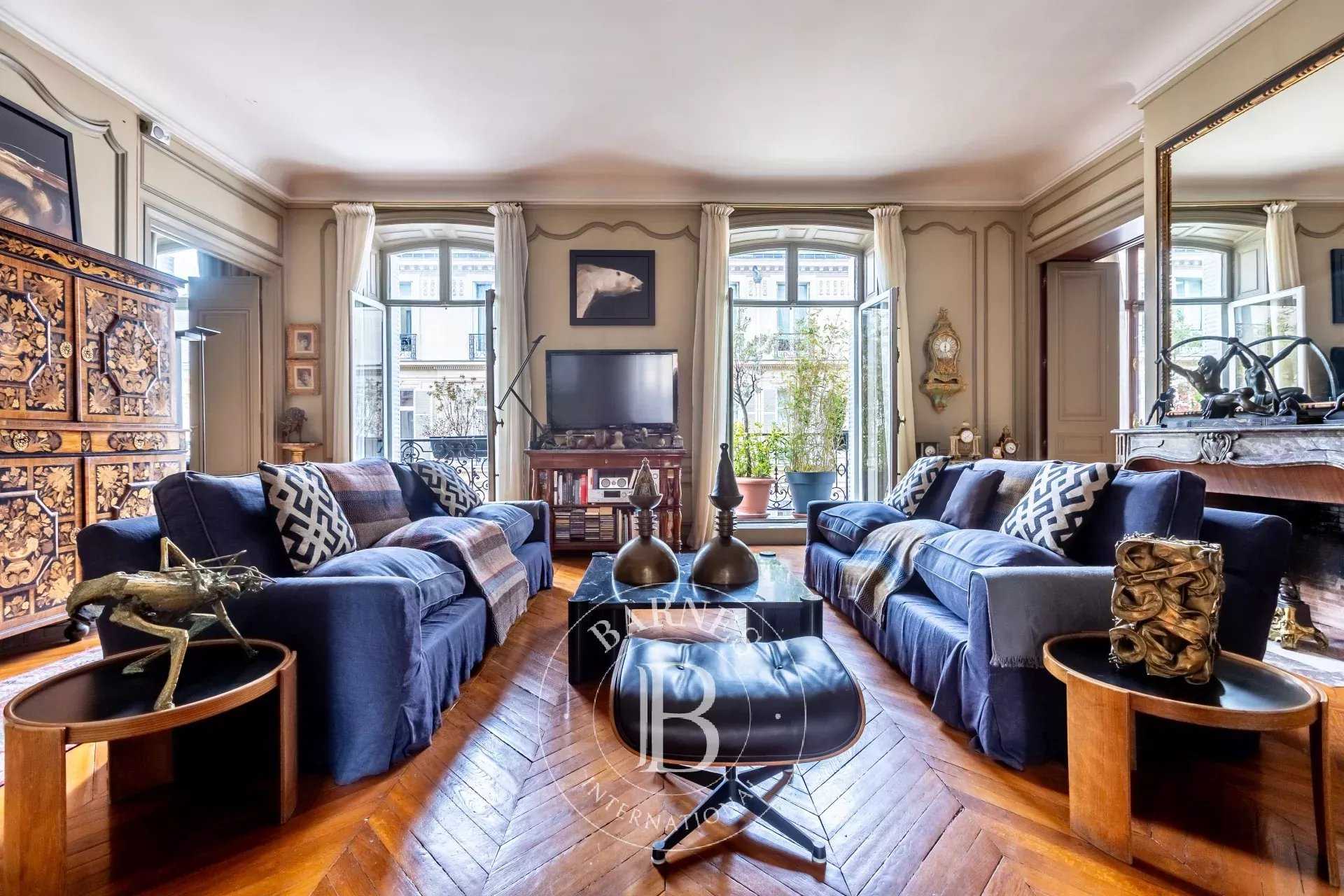 Paris  - Appartement 5 Pièces 3 Chambres