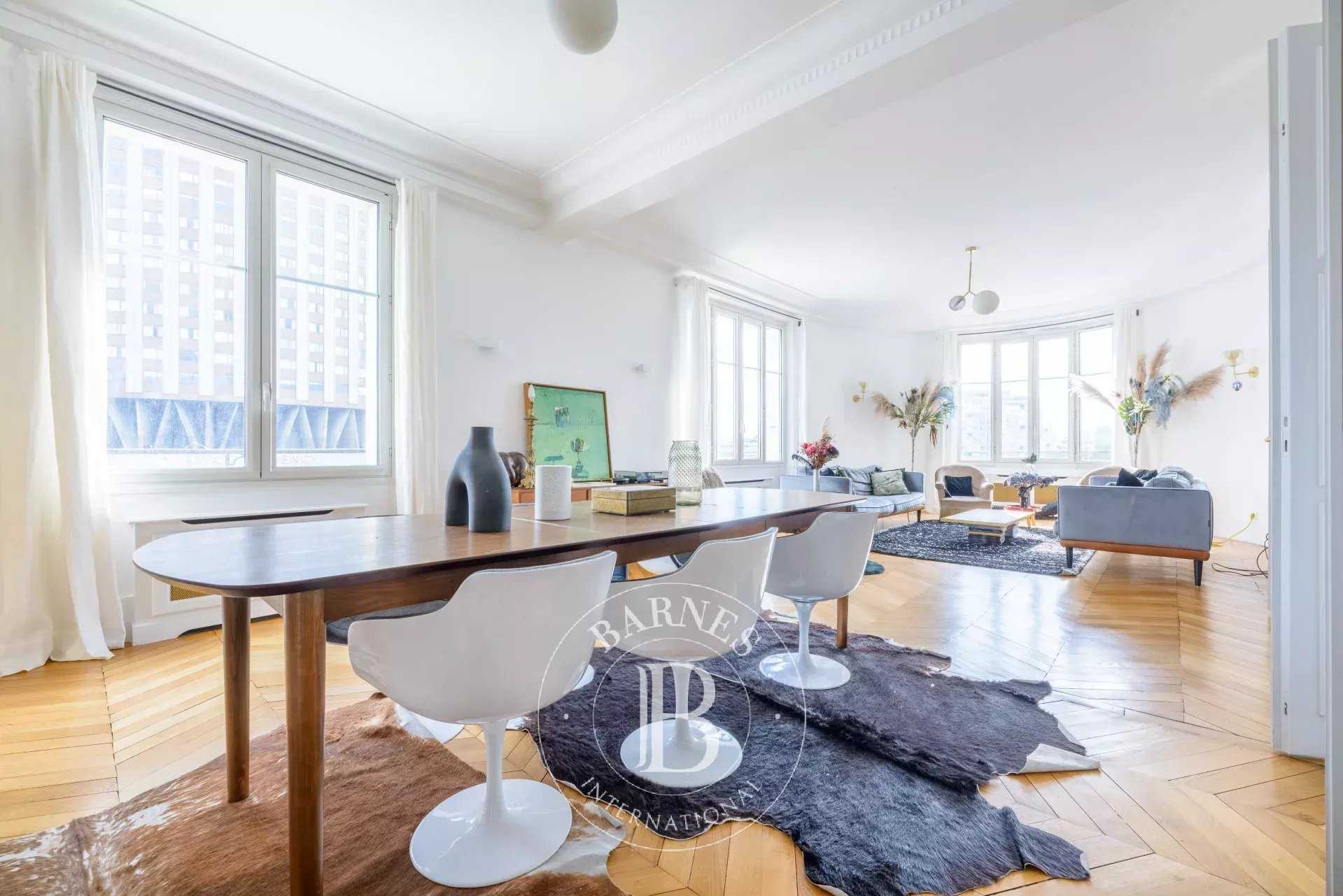 Paris  - Appartement 8 Pièces 6 Chambres