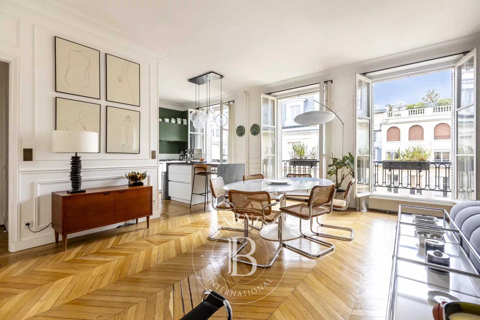 Paris  - Appartement 5 Pièces 3 Chambres