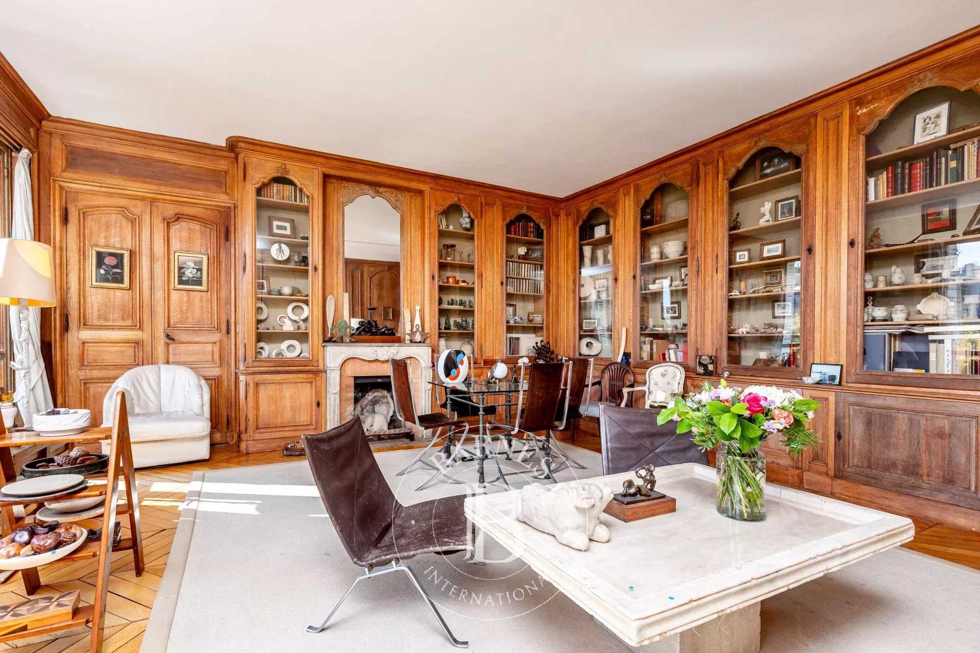 Paris  - Appartement 6 Pièces 4 Chambres