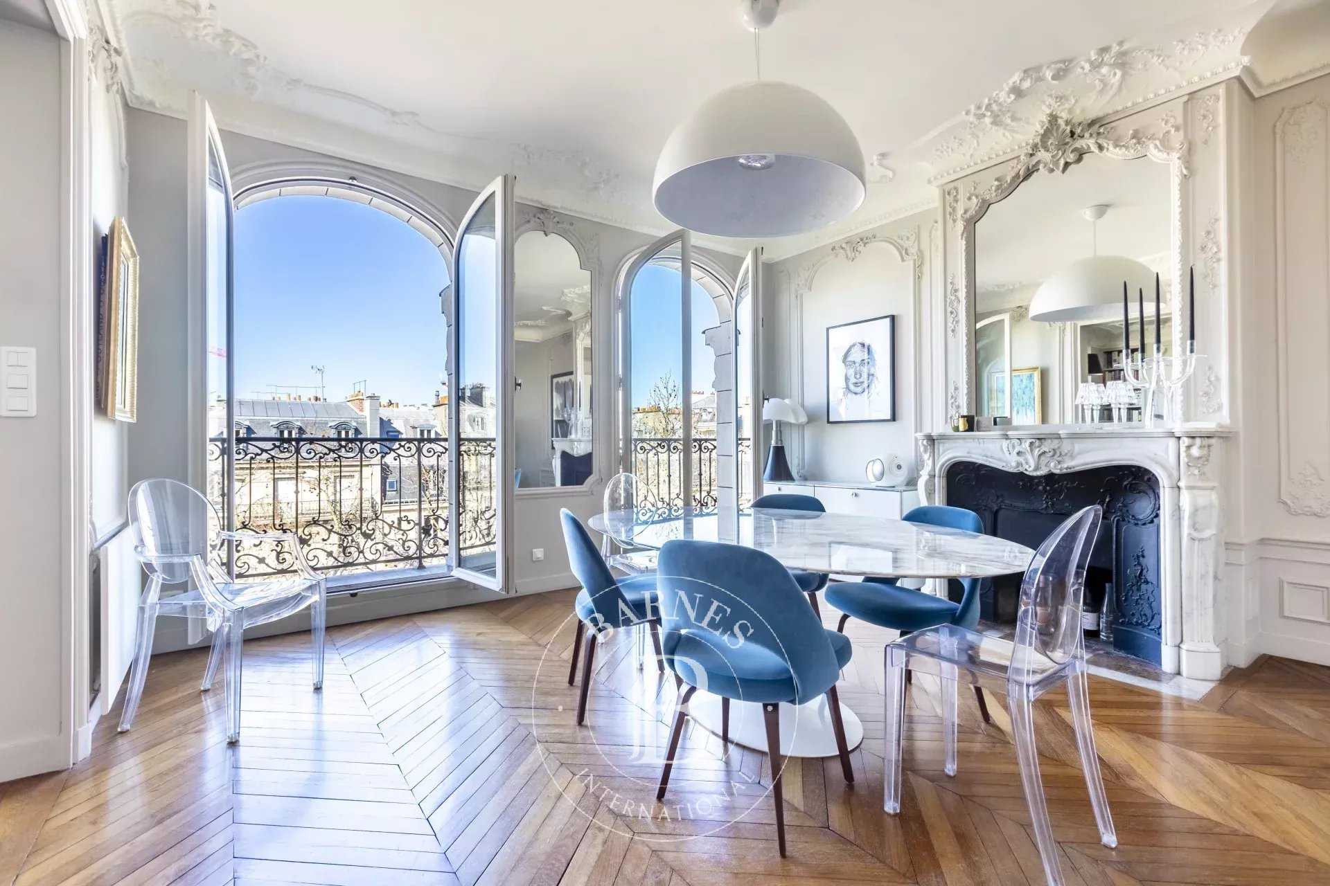 Paris  - Appartement 5 Pièces 3 Chambres