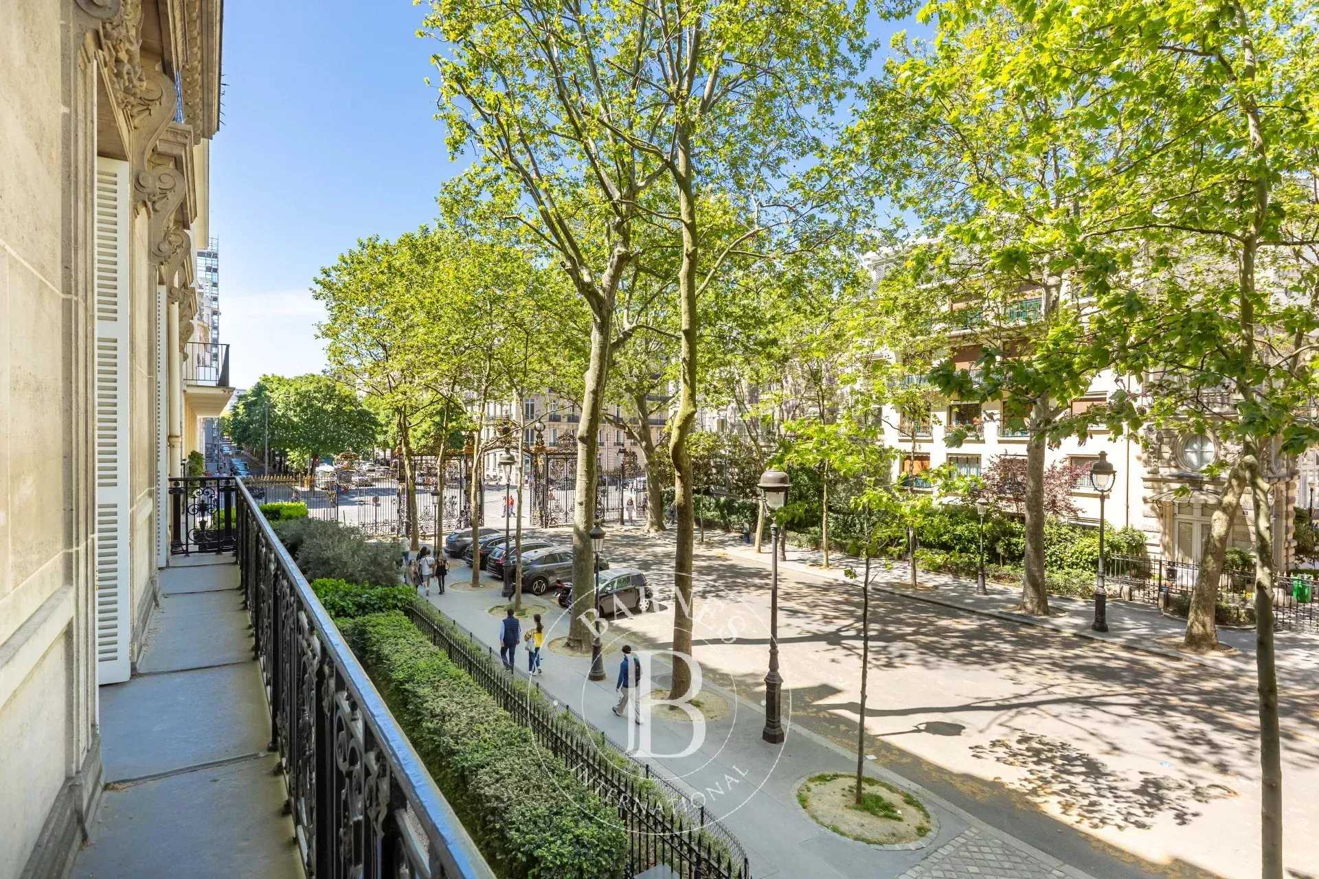 Paris  - Appartement 7 Pi&egrave;ces 5 Chambres