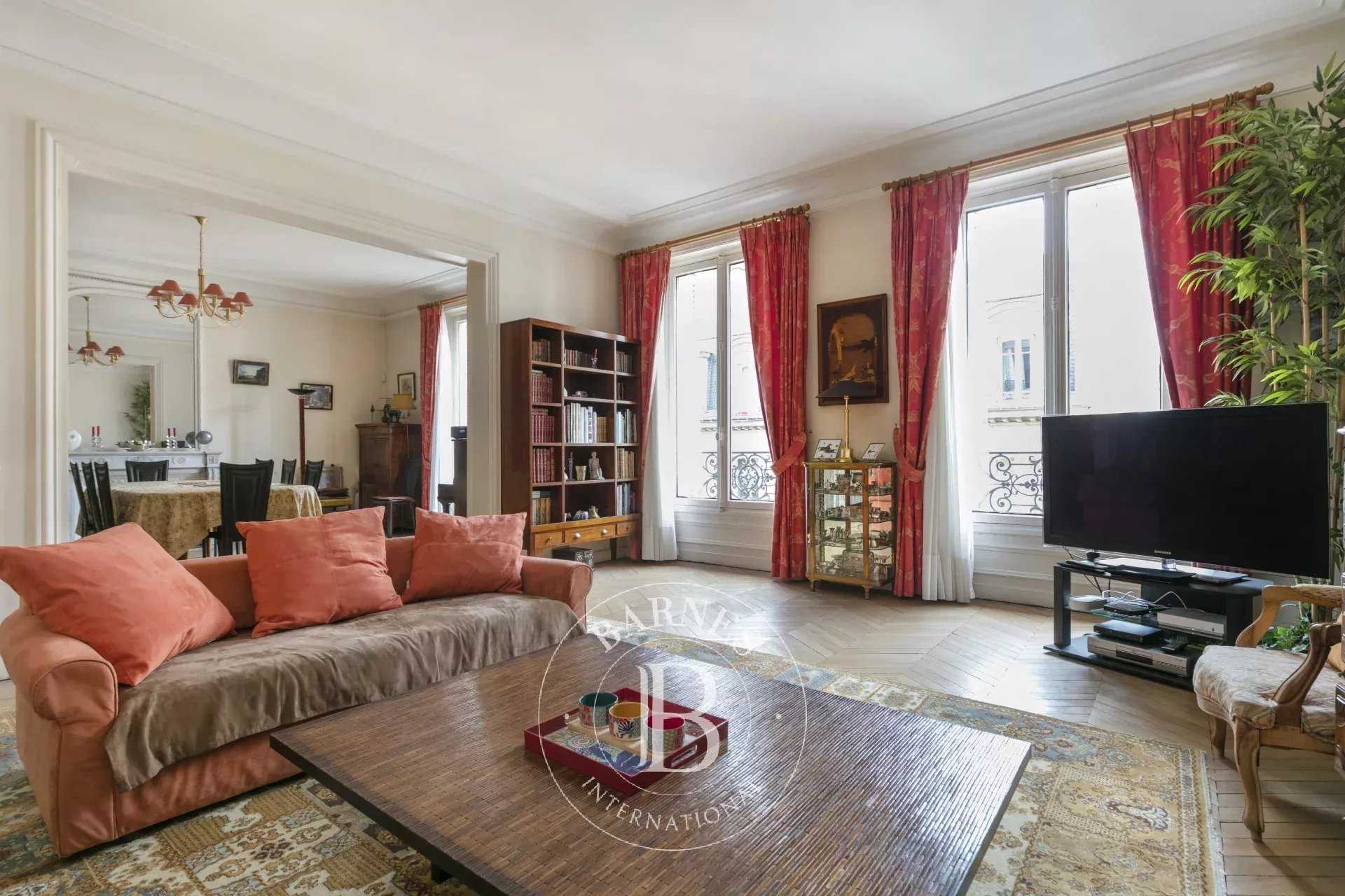 Paris  - Appartement 7 Pièces 5 Chambres