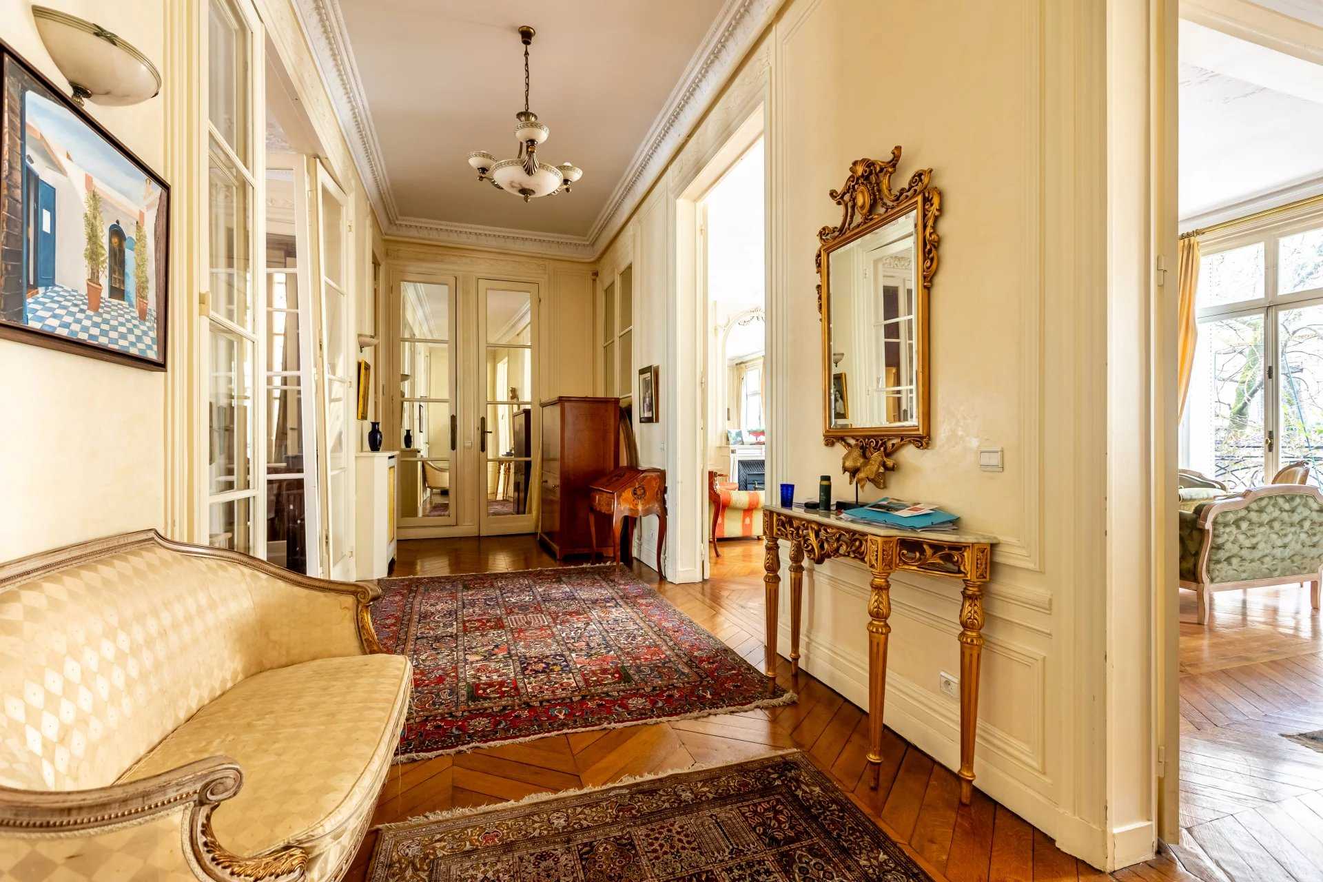 Paris  - Appartement 6 Pi&egrave;ces 4 Chambres