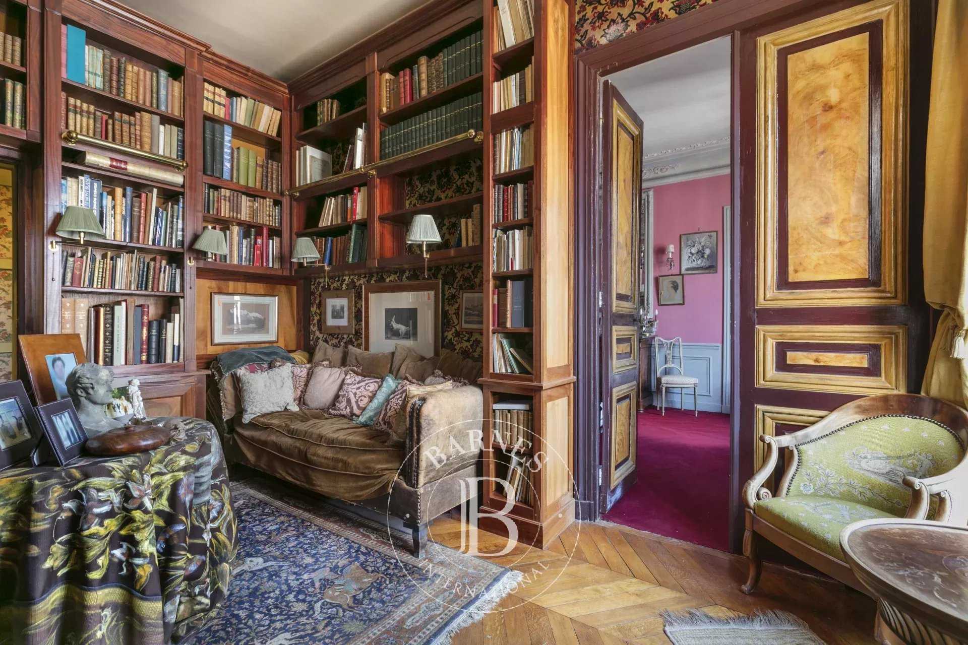 Paris  - Appartement 6 Pièces 3 Chambres