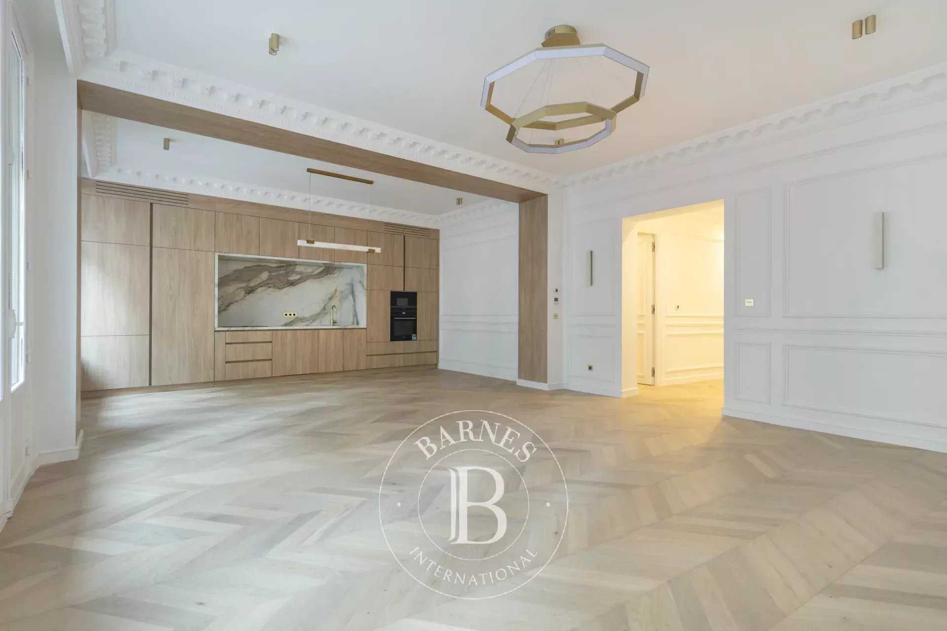 Paris  - Appartement 4 Pièces 2 Chambres