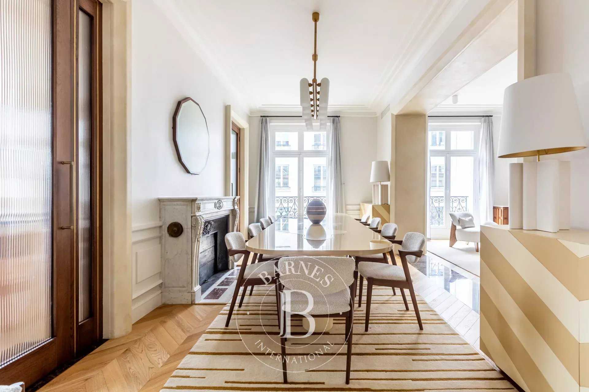 Paris  - Appartement 8 Pi&egrave;ces 5 Chambres