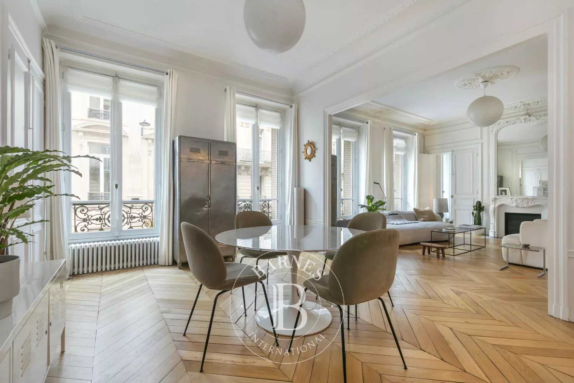 Paris  - Appartement 4 Pi&egrave;ces 2 Chambres