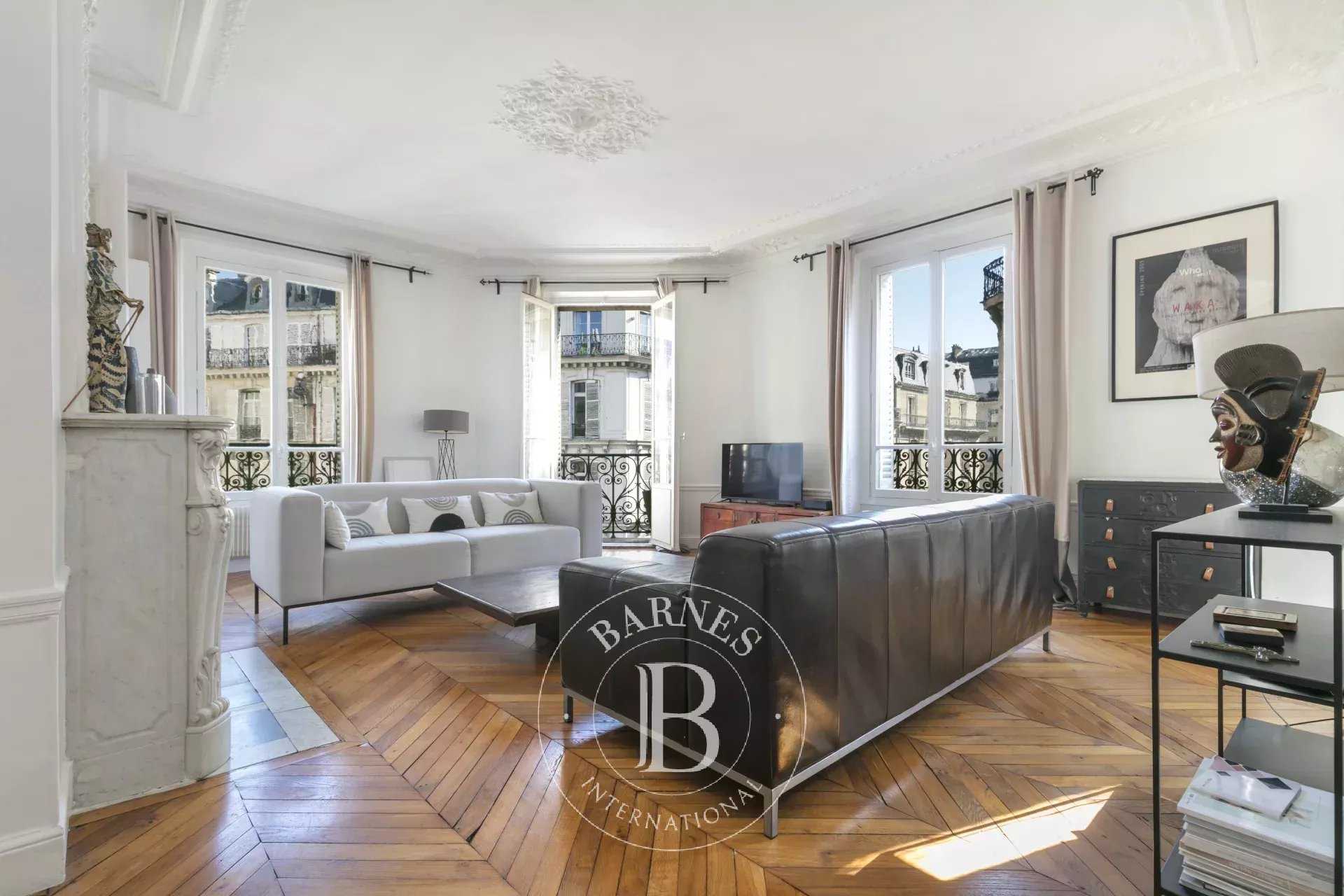 Paris  - Appartement 5 Pièces 3 Chambres