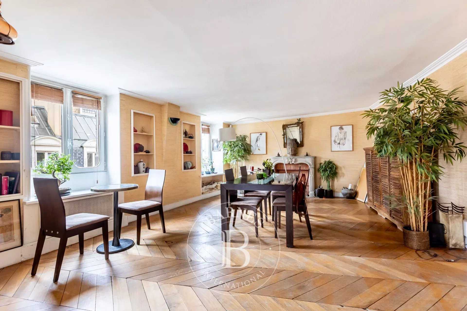 Paris  - Appartement 5 Pièces 3 Chambres