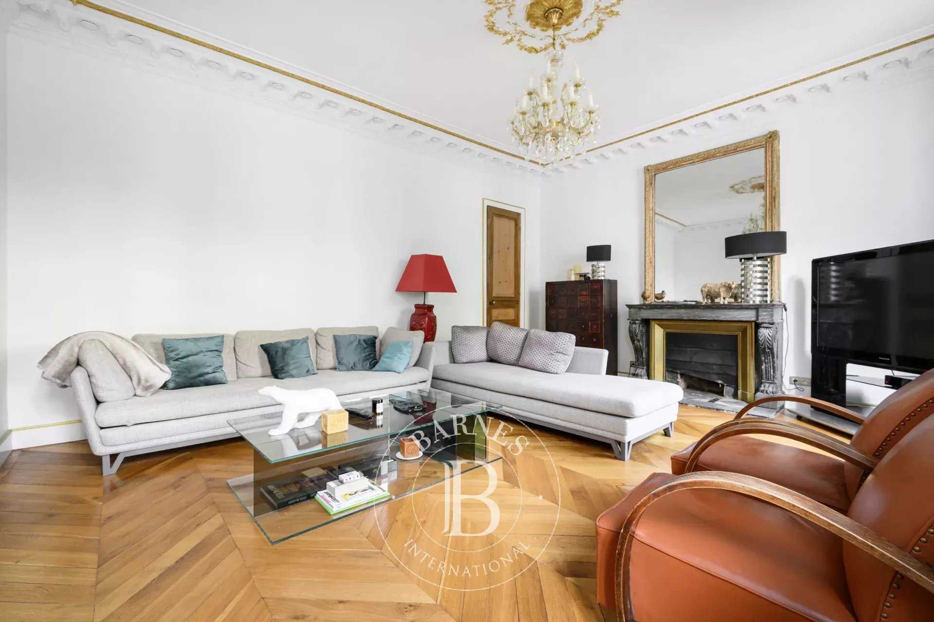 Paris  - Appartement 4 Pièces 2 Chambres