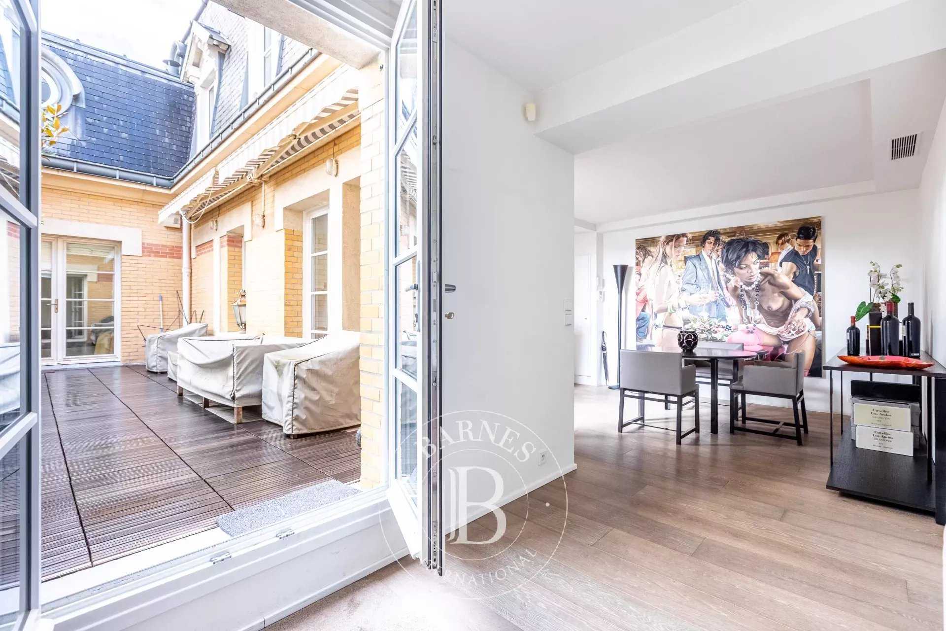 Paris  - Appartement 4 Pi&egrave;ces 2 Chambres