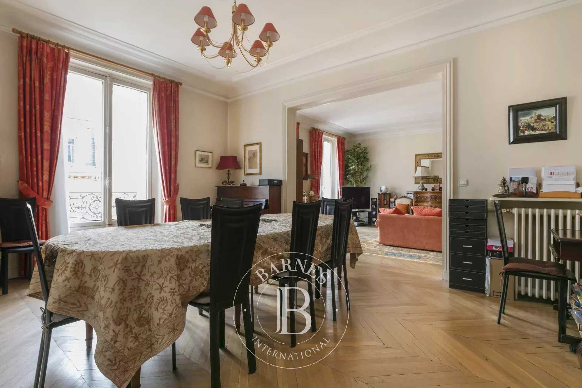 Paris  - Appartement 7 Pièces 5 Chambres