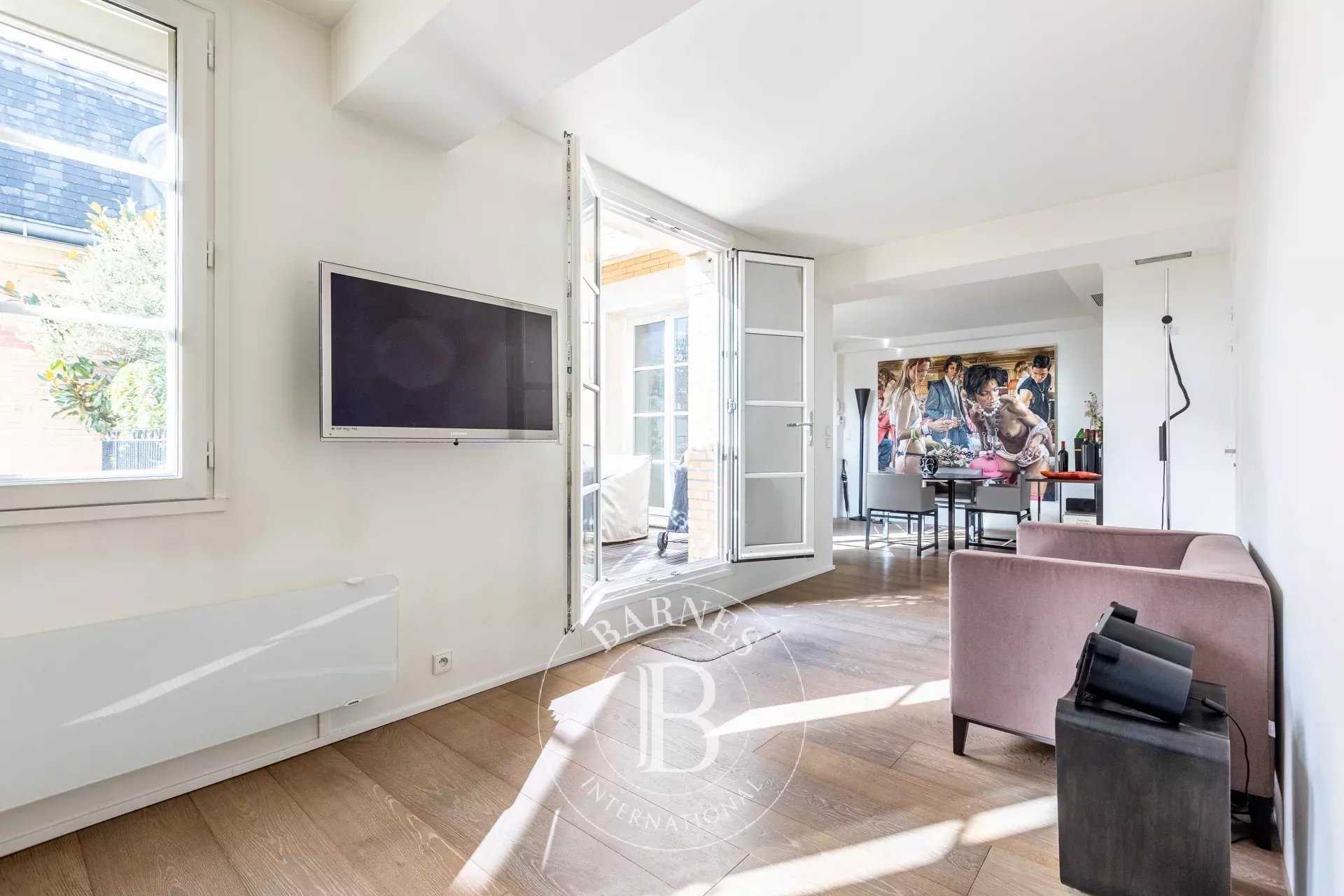 Paris  - Appartement 4 Pi&egrave;ces 2 Chambres