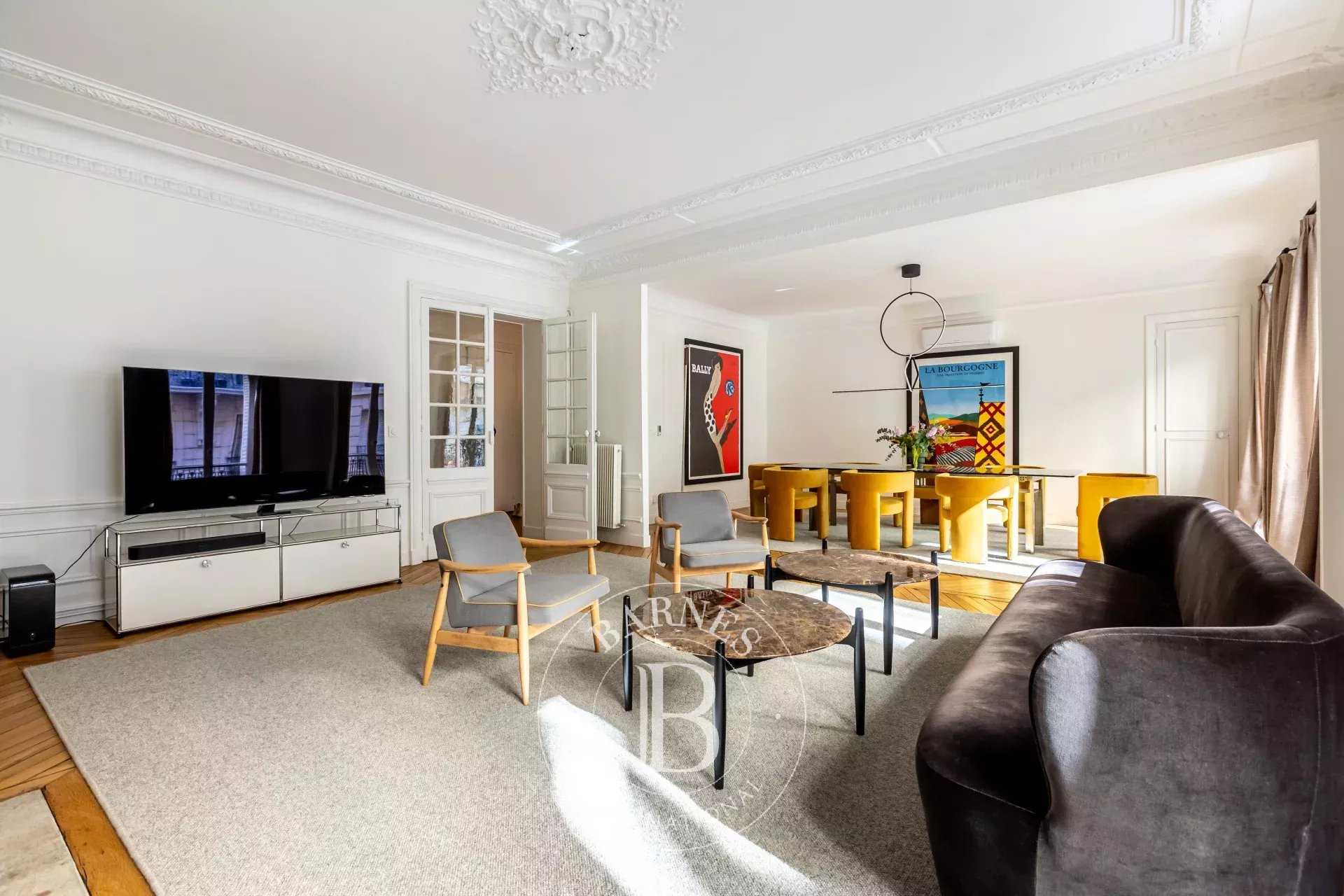 Paris  - Appartement 5 Pièces 3 Chambres